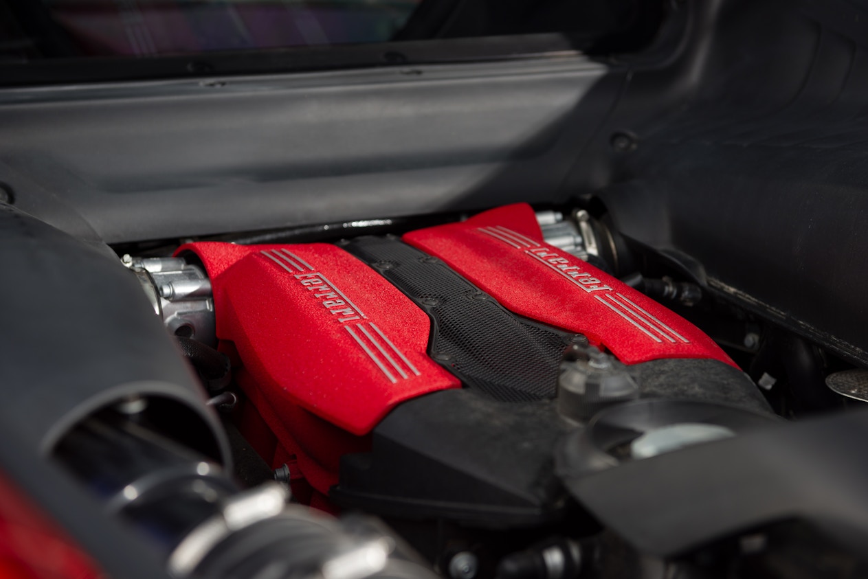Couvercle de moteur en fibre de carbone Ferrari Genuine
