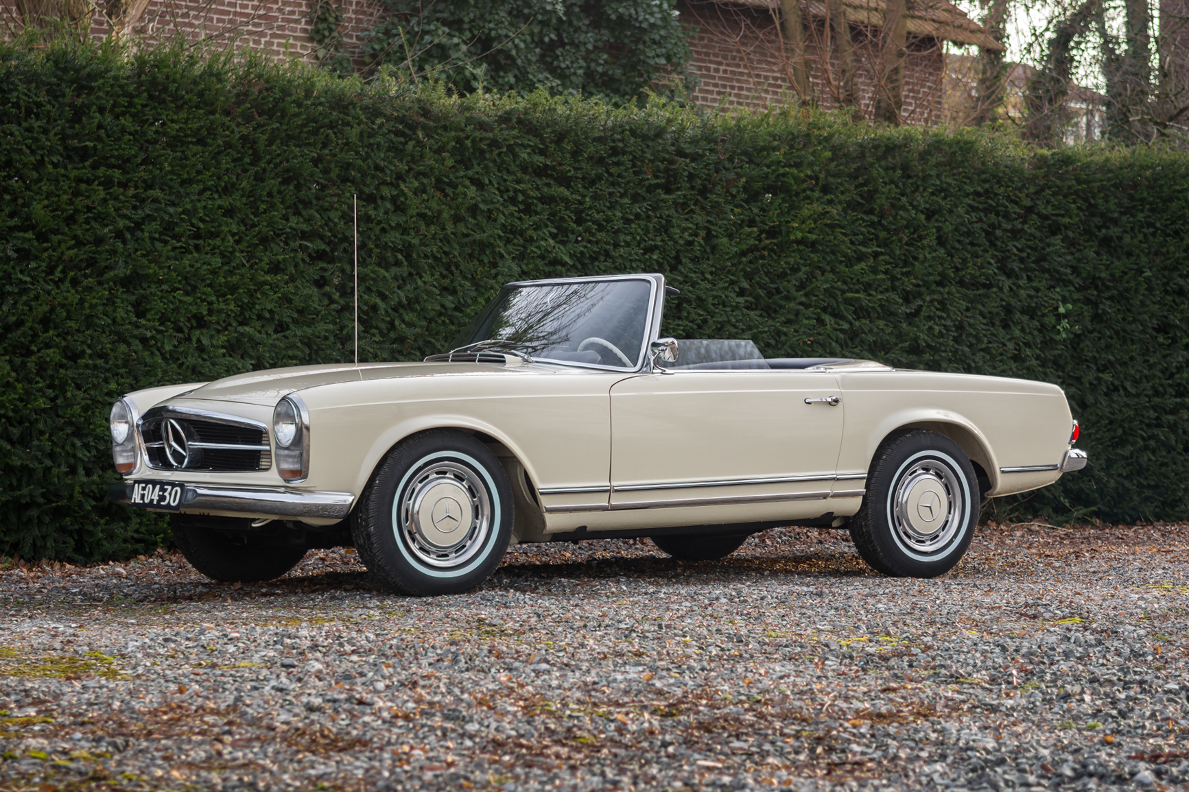 1964 MERCEDES-BENZ 230 SL PAGODA