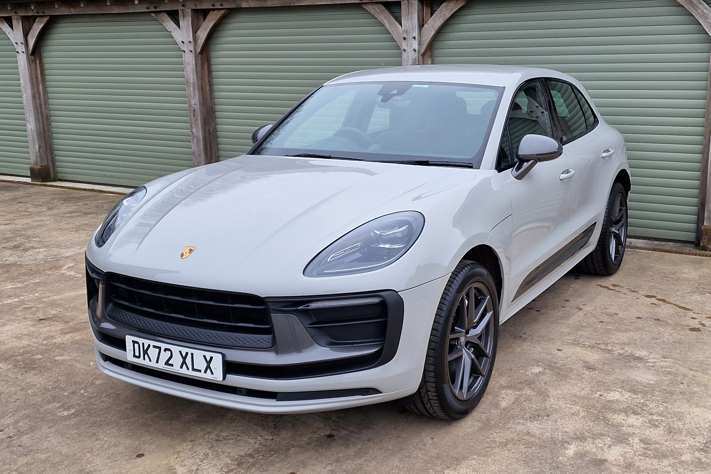 2022 PORSCHE MACAN T