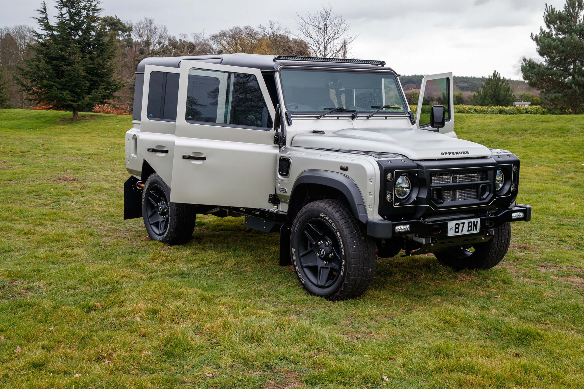 2011 LAND ROVER DEFENDER 110 - 6.2 V8 'OFFENDER'