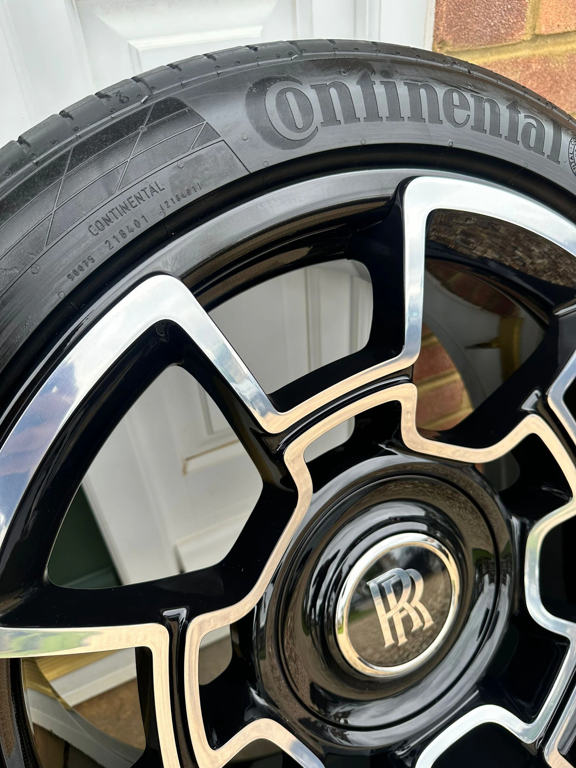 SET OF ROLLS-ROYCE WRAITH WHEELS AND TYRES