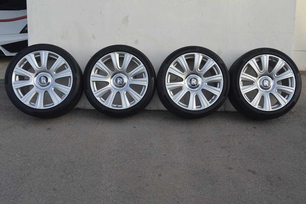 SET OF ROLLS-ROYCE WRAITH Spain for auction by TYRES Marbella, WHEELS sale in AND