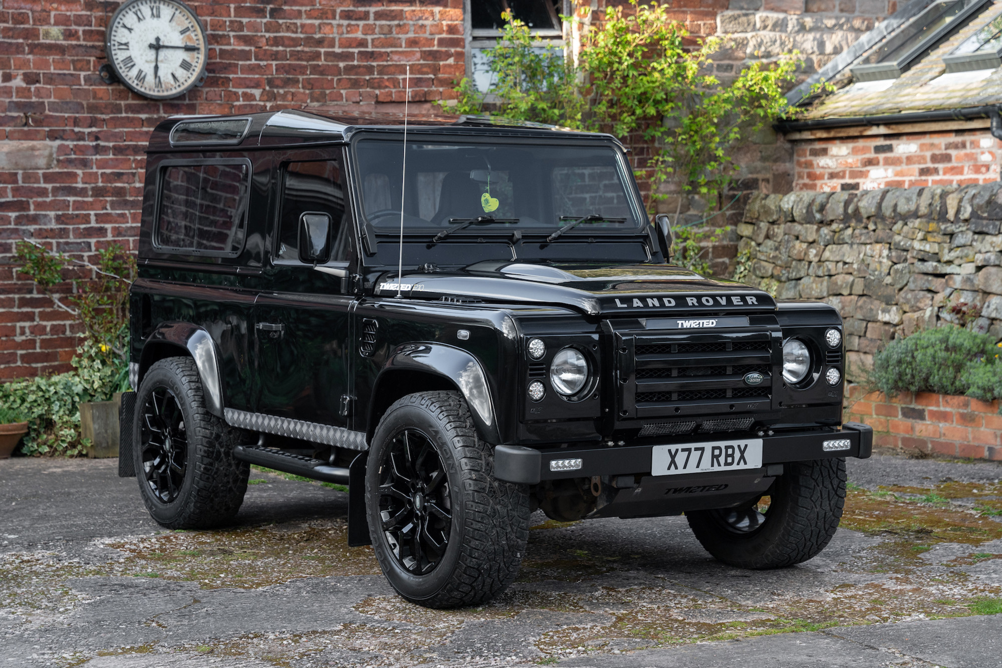 2011 LAND ROVER DEFENDER 90 XS 'TWISTED P10'