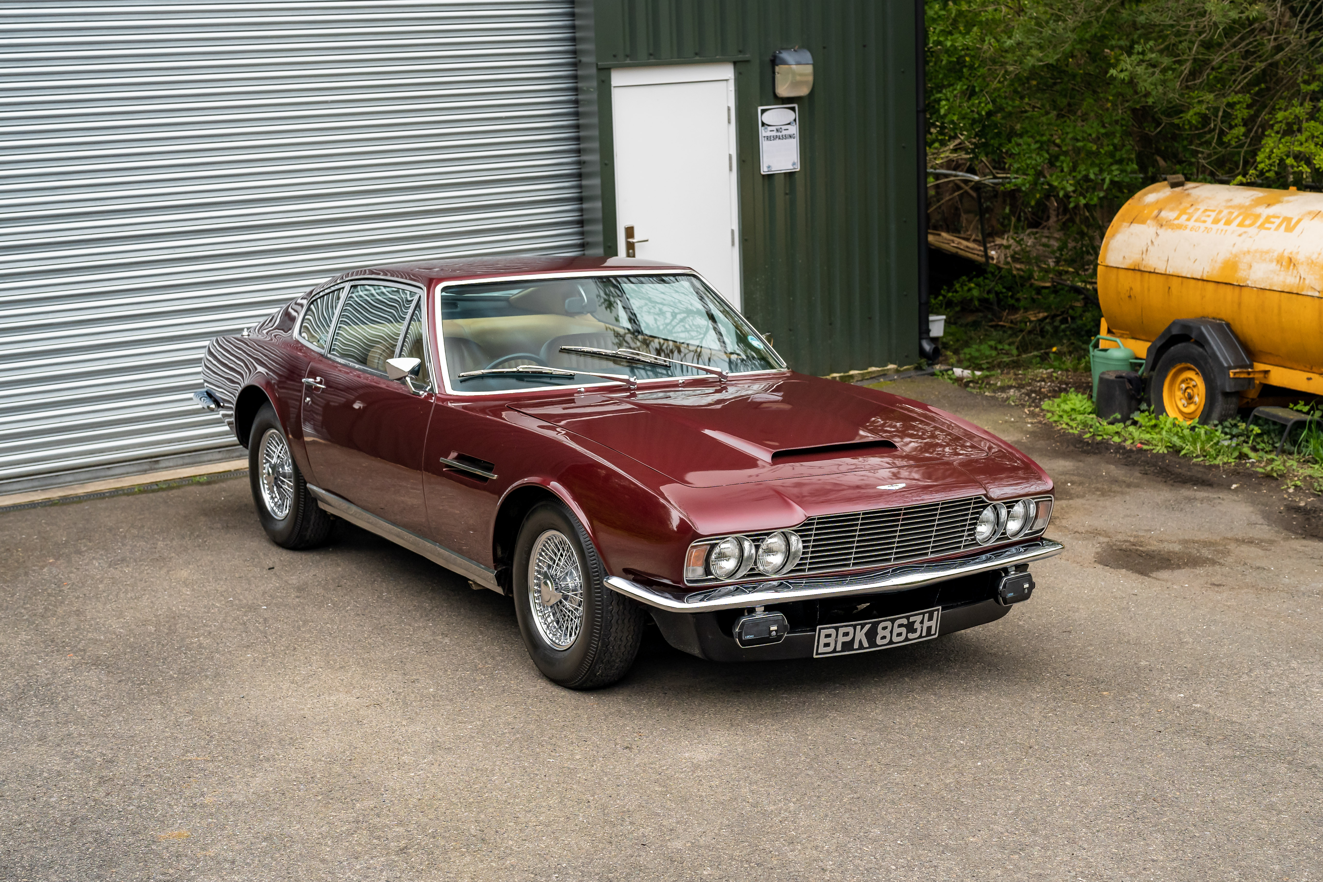 1970-aston-martin-dbs
