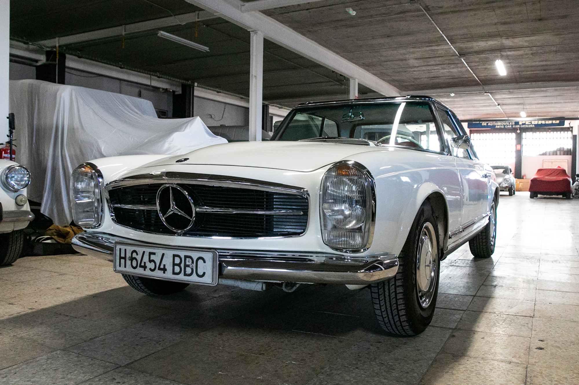 1965 MERCEDES-BENZ 230 SL PAGODA