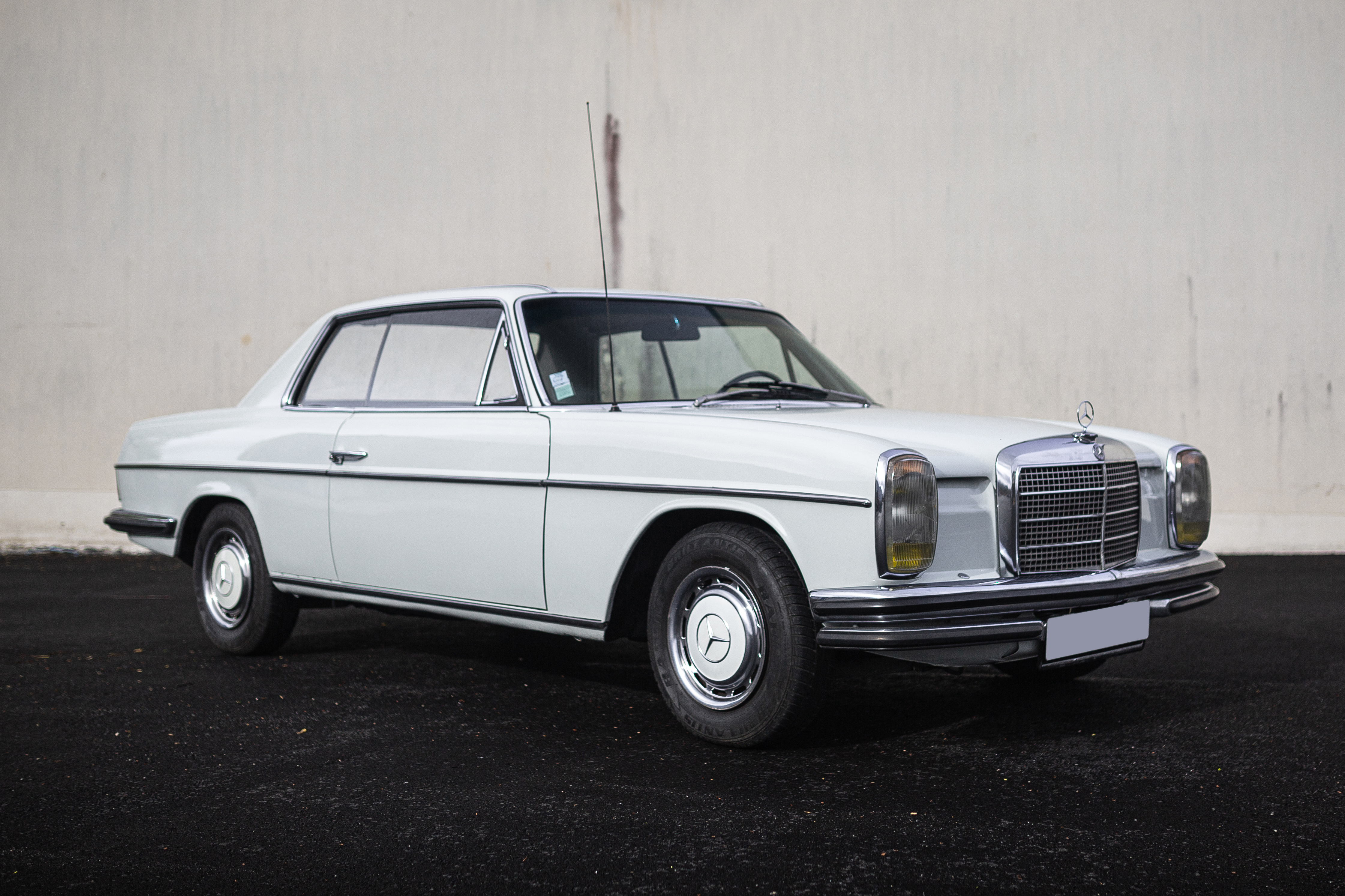 1972 MERCEDES-BENZ (W114) 250 CE