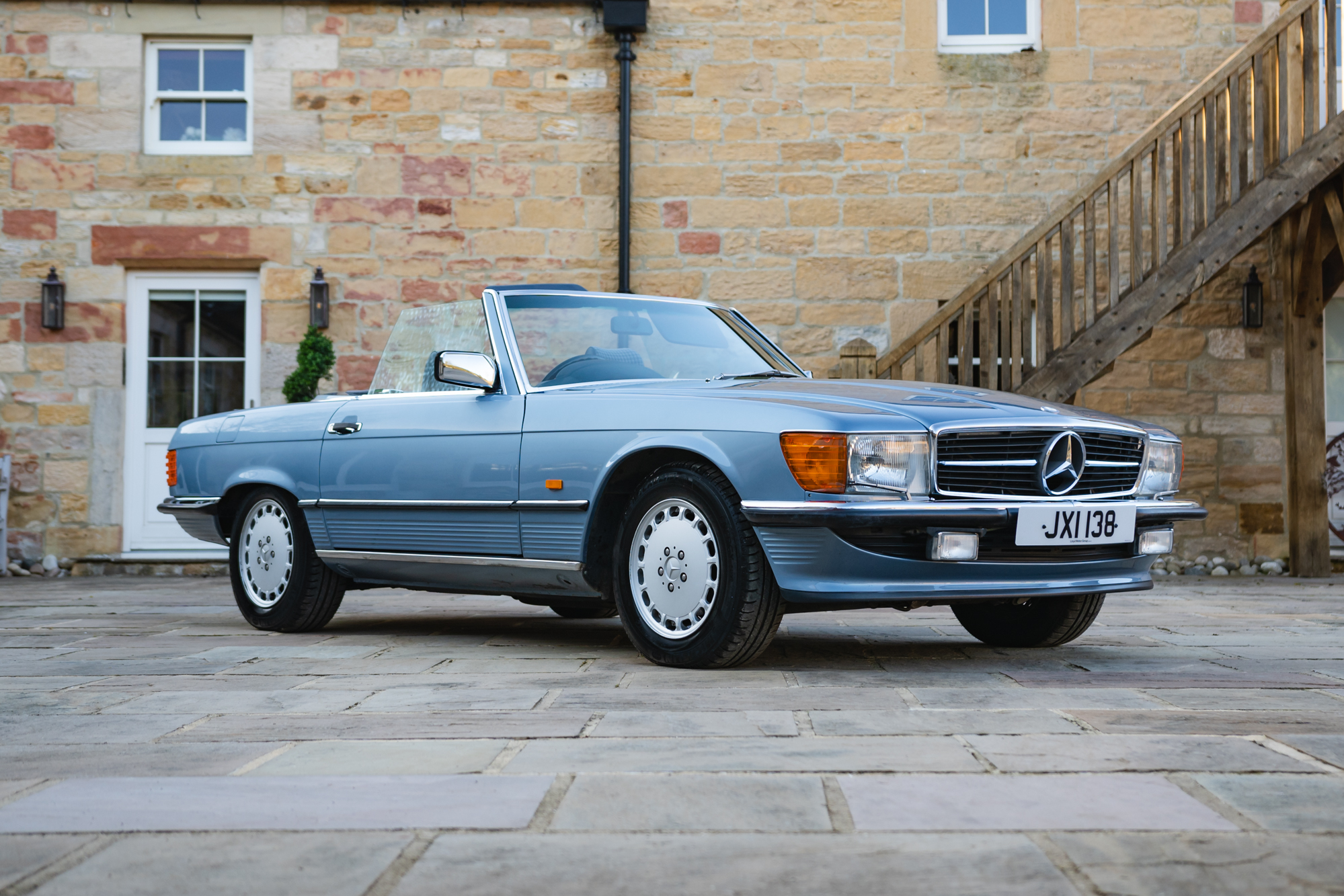 1987 MERCEDES-BENZ (R107) 560 SL