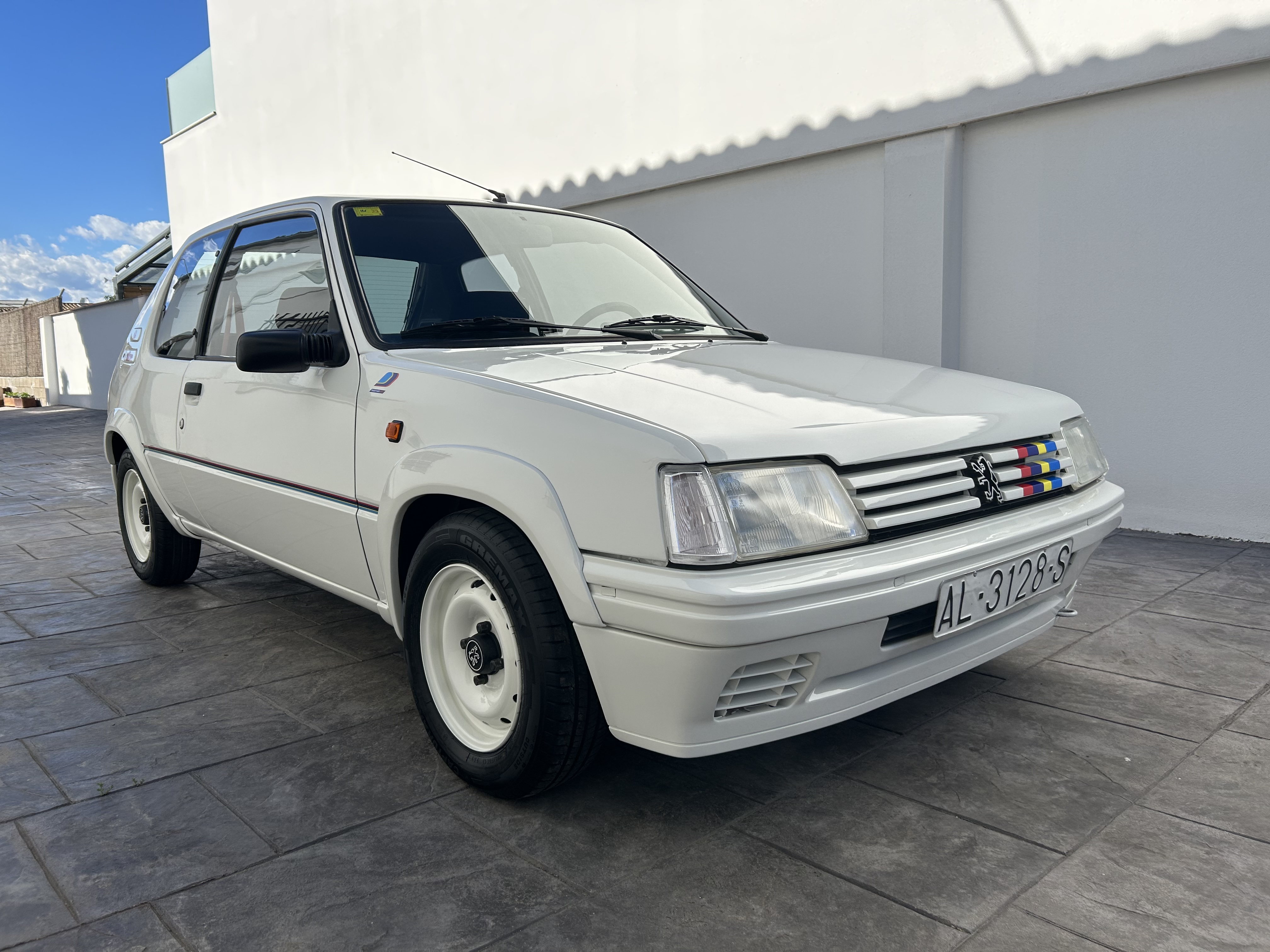 Fiche Technique Peugeot 205 Année 1991 - La Centrale