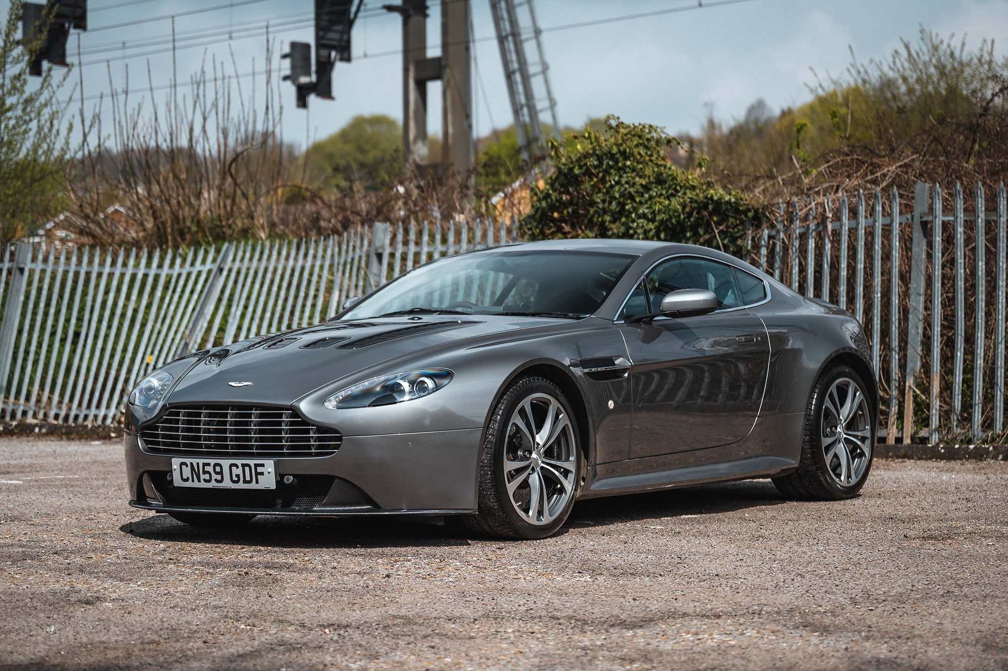 2009 ASTON MARTIN V12 VANTAGE - MANUAL