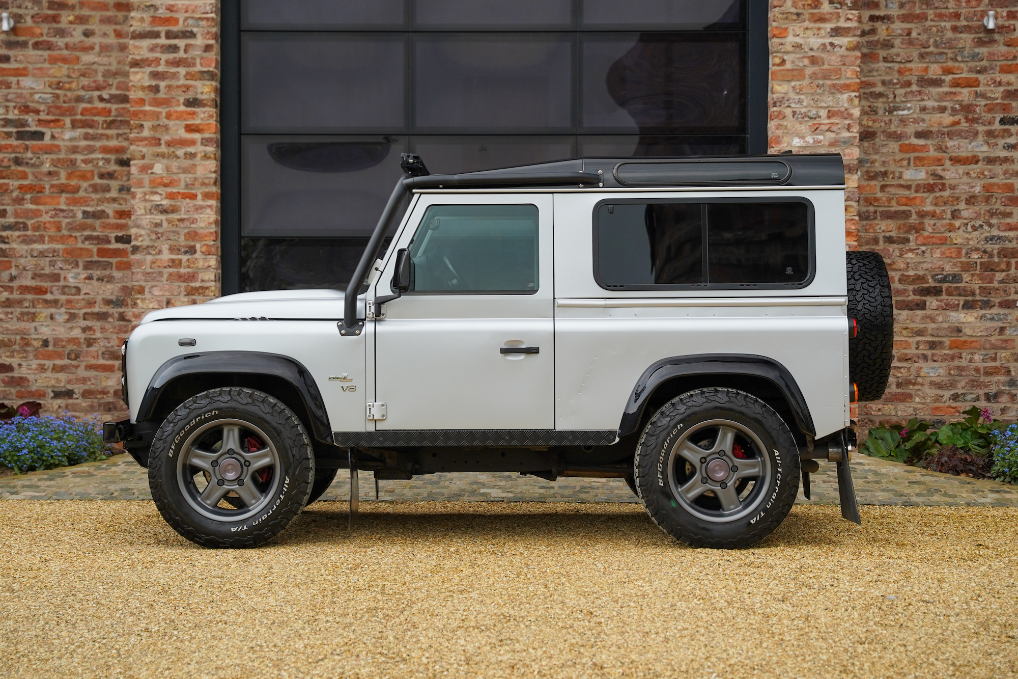 Surprising Land Rover Defender 2009 Pictures