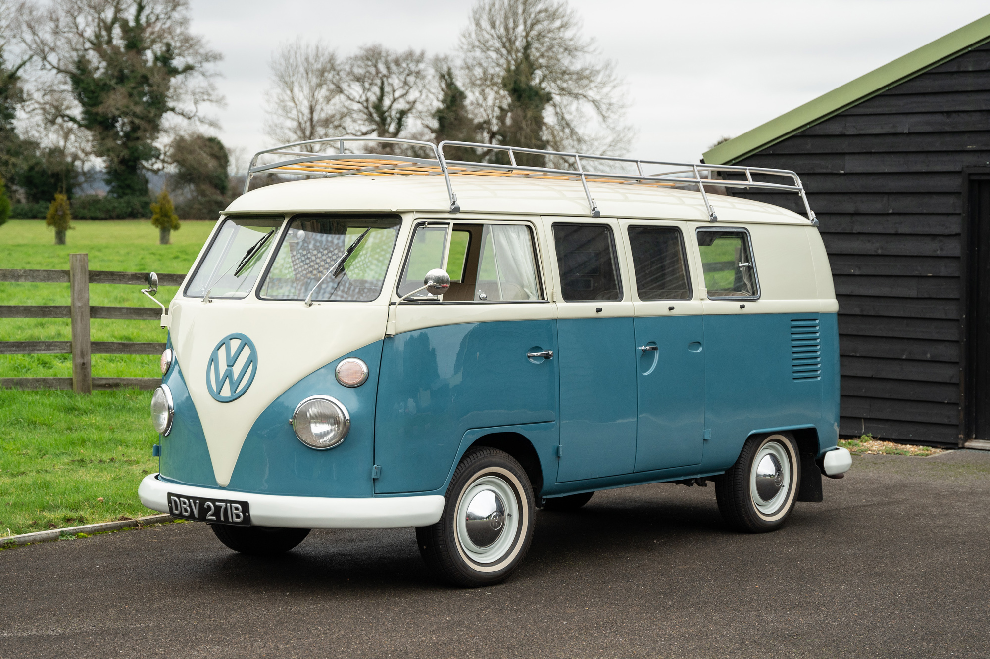 1964 VOLKSWAGEN T1 SPLITSCREEN CAMPERVAN