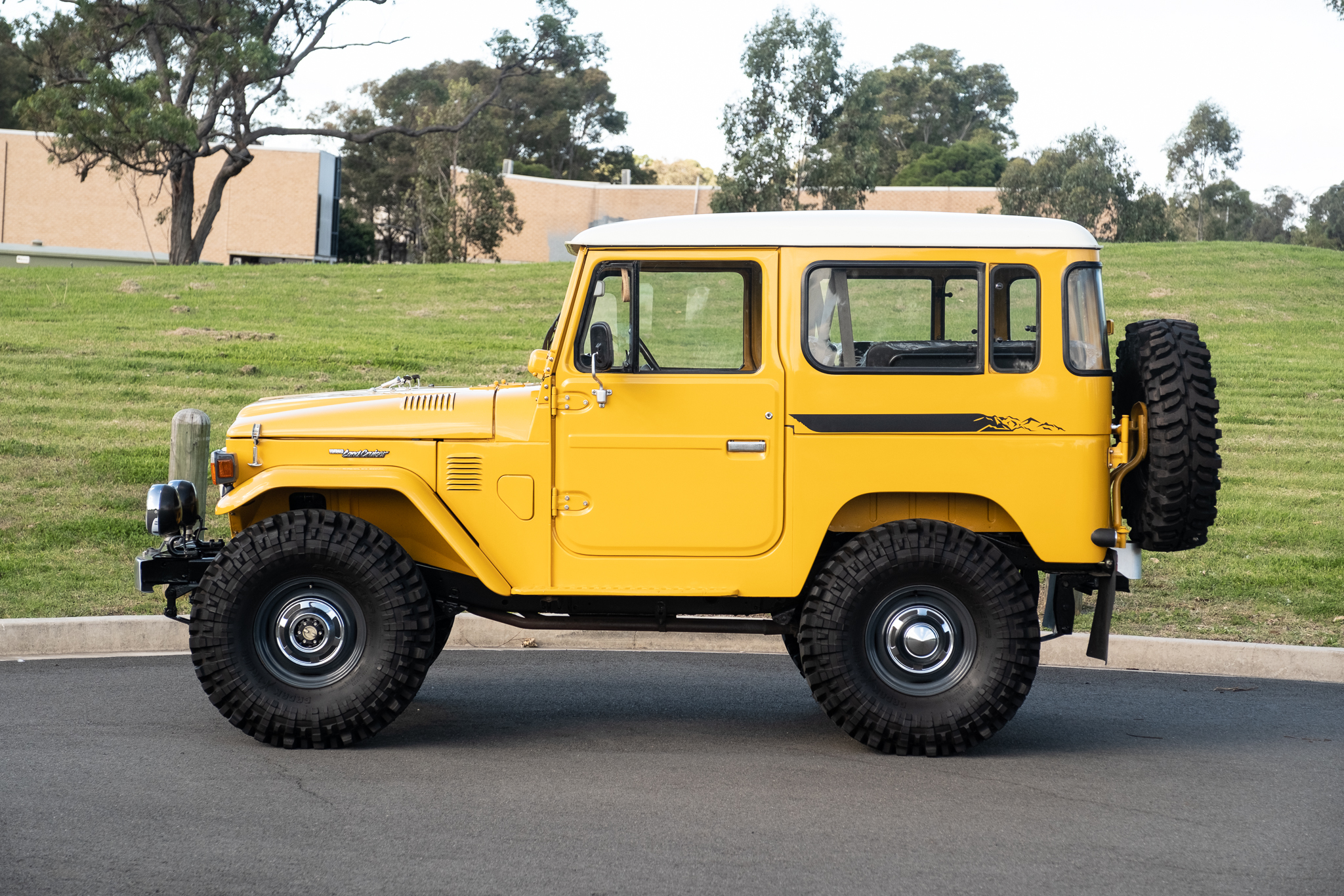 MOTOR MAX - Voiture de 1974 couleur vert - TOYOTA FJ40 Land cruiser - 1/24