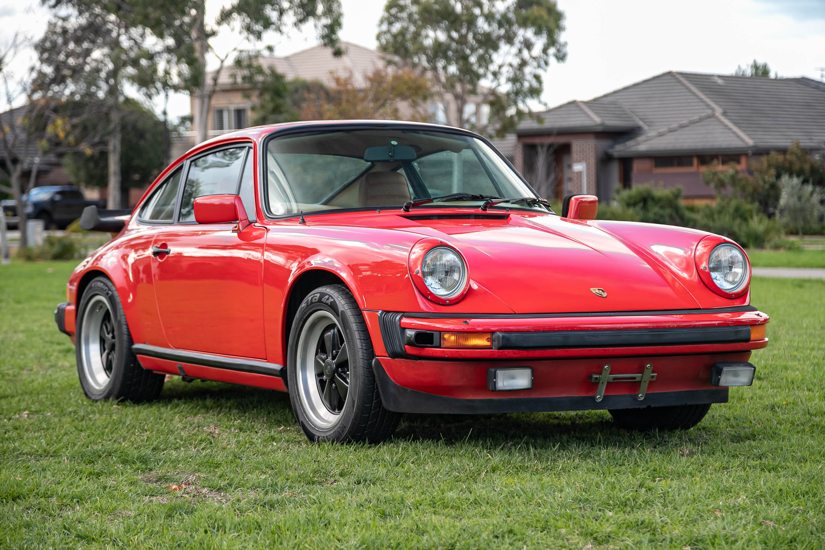 1982 PORSCHE 911 SC - LHD