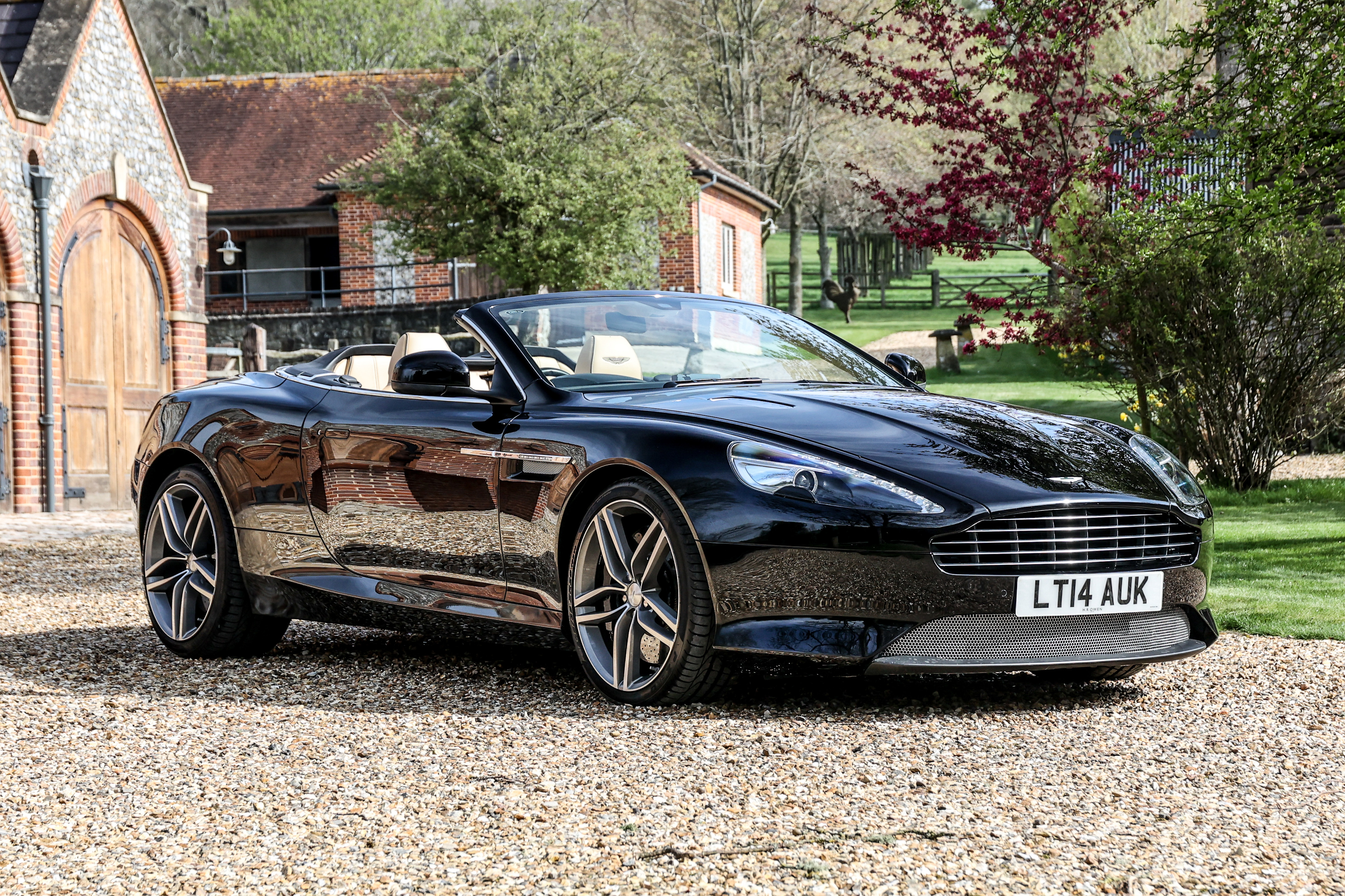 2014 ASTON MARTIN DB9 VOLANTE - 7,142 MILES