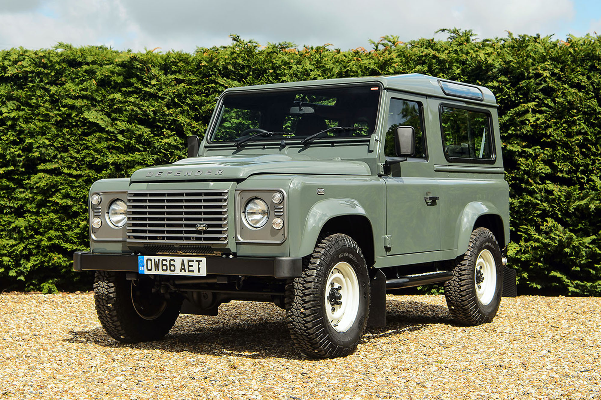 2016 LAND ROVER DEFENDER 90 XS STATION WAGON - 370 MILES