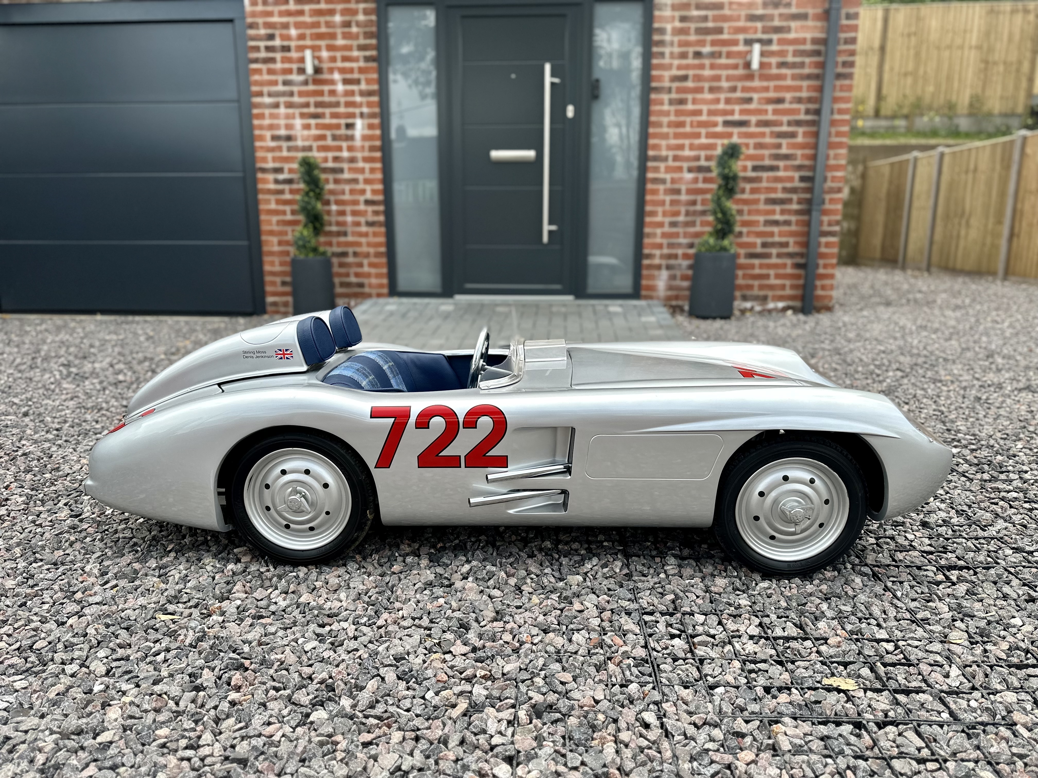 MERCEDES-BENZ 300 SLR ‘722’ JUNIOR - SIGNED BY STIRLING MOSS