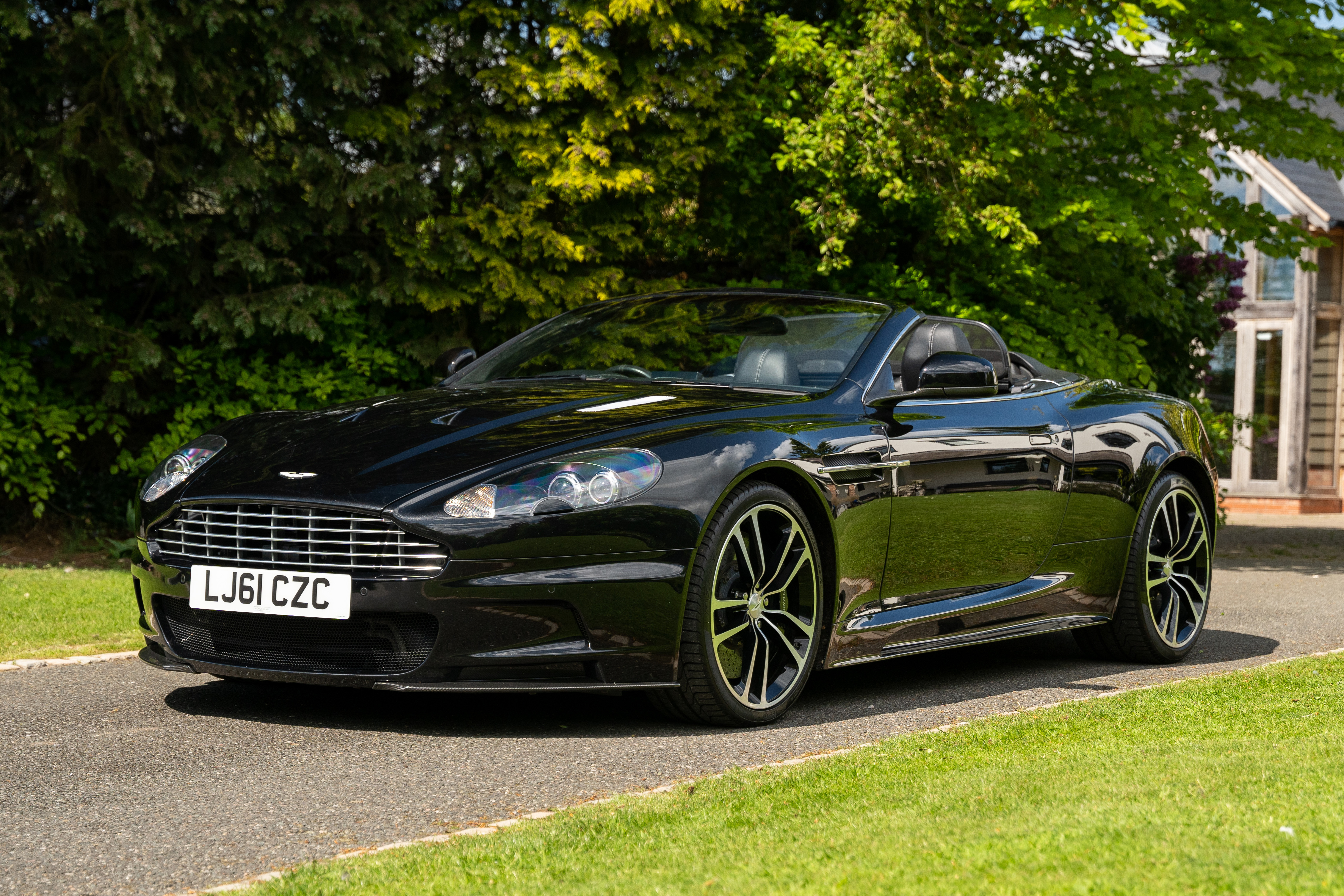 2011 ASTON MARTIN DBS VOLANTE