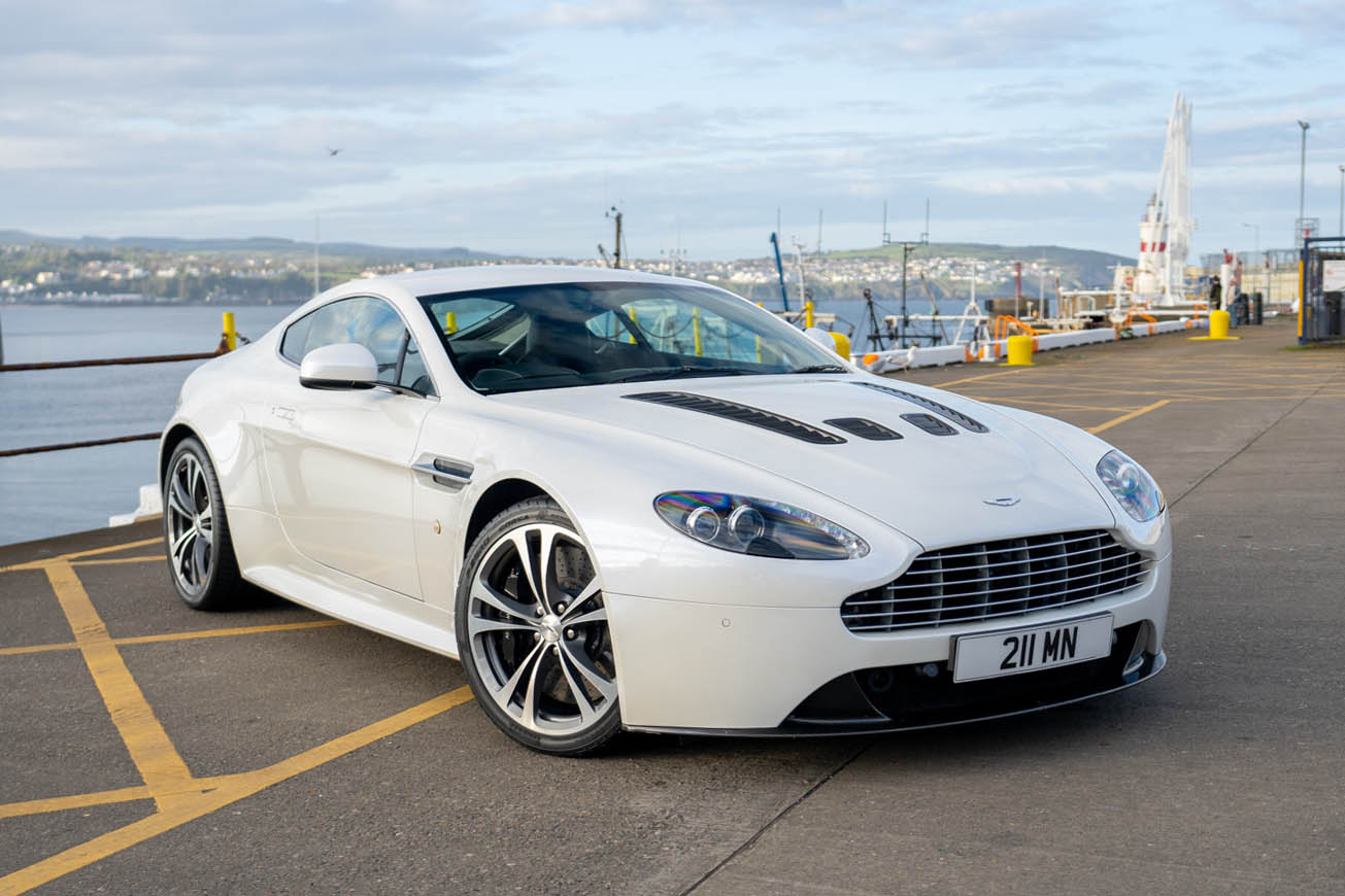 2011 ASTON MARTIN V12 VANTAGE - MANUAL