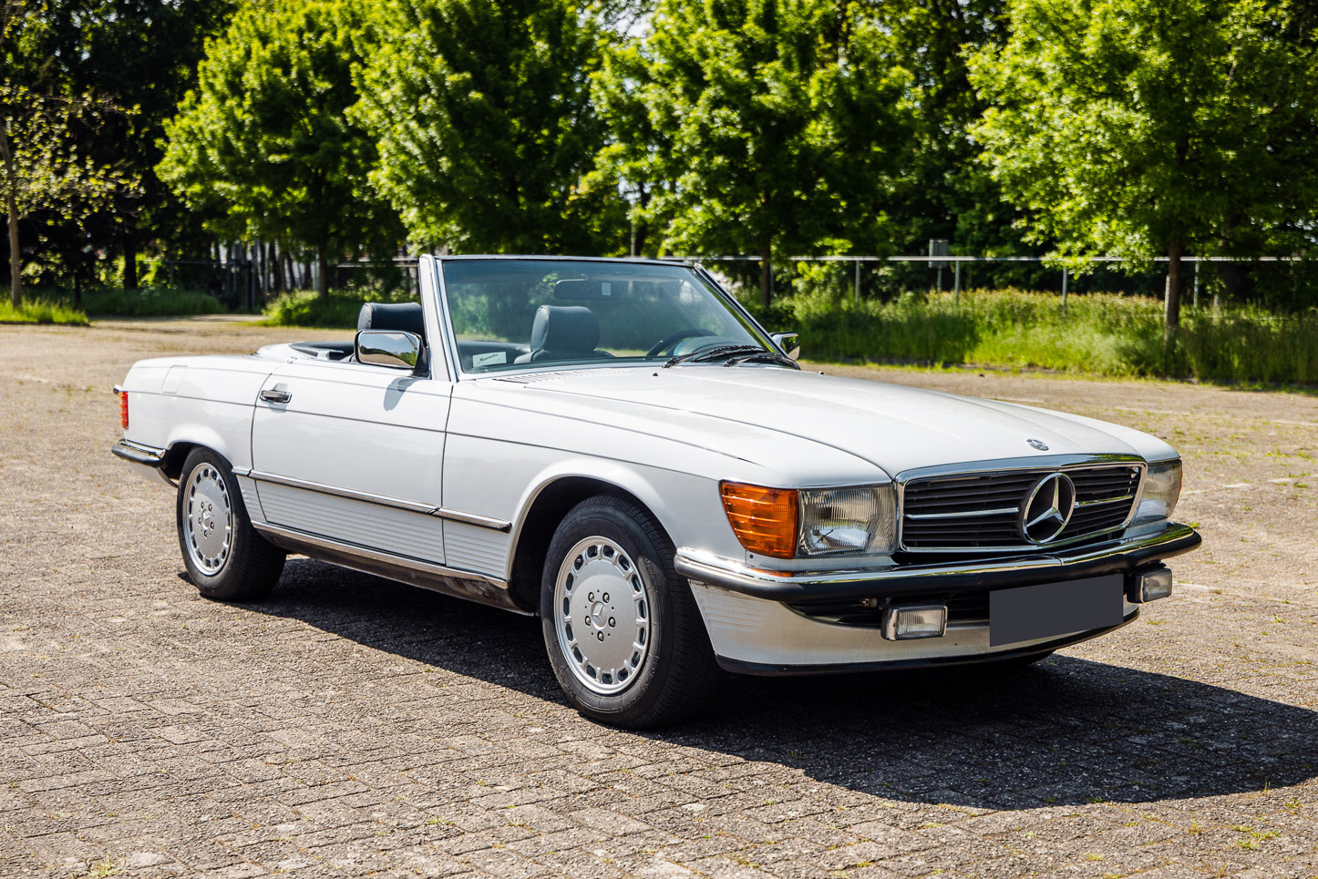 1986 MERCEDES-BENZ (R107) 560 SL