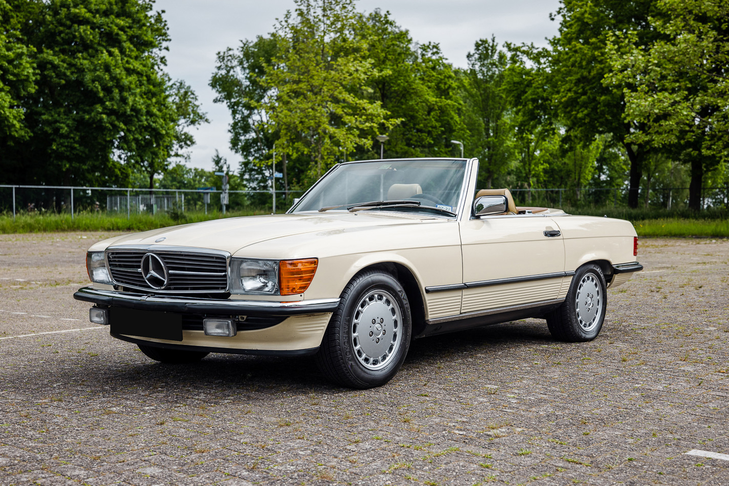 1988 MERCEDES-BENZ (R107) 560 SL