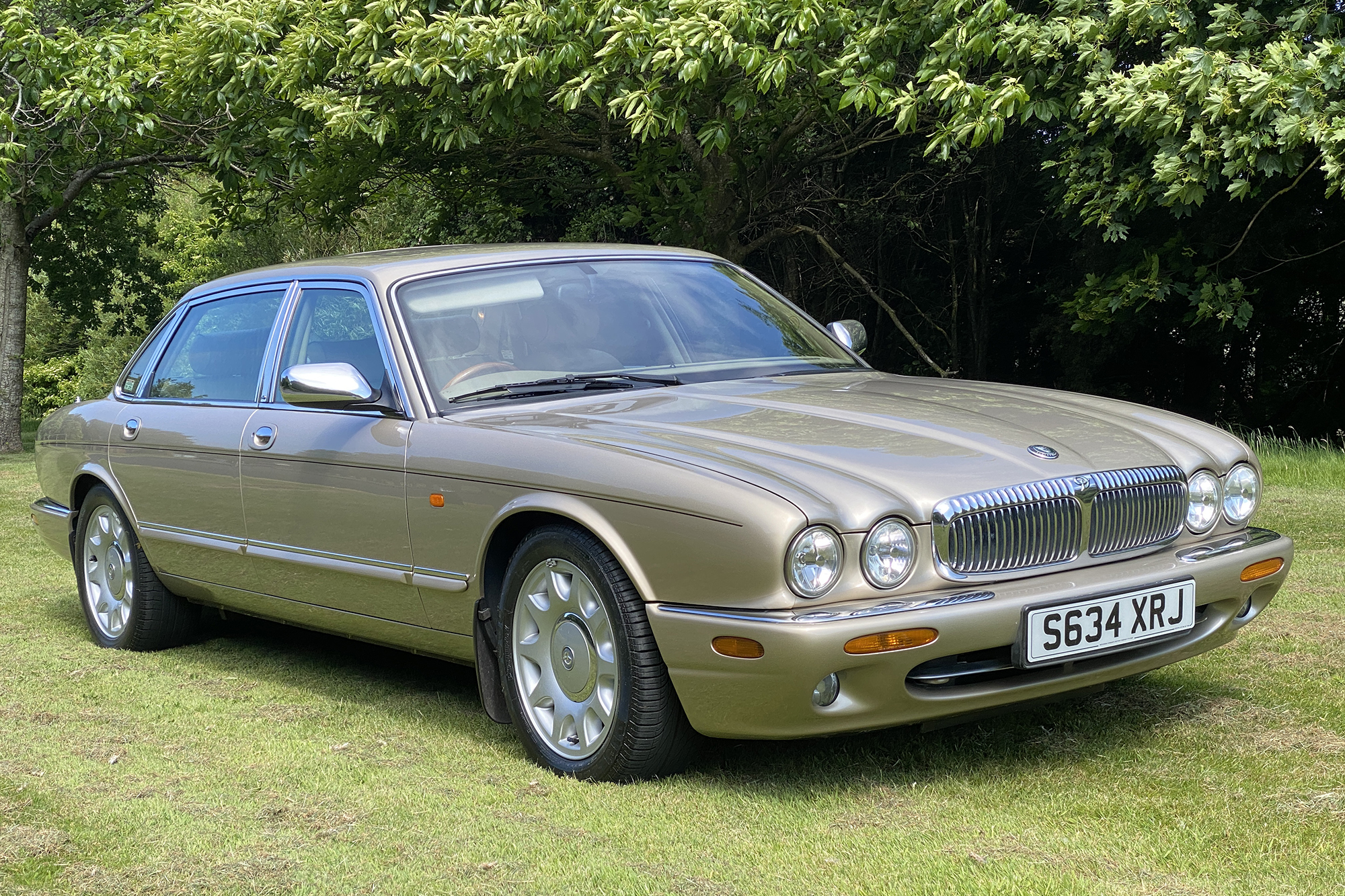 1998 DAIMLER SUPER V8 LWB