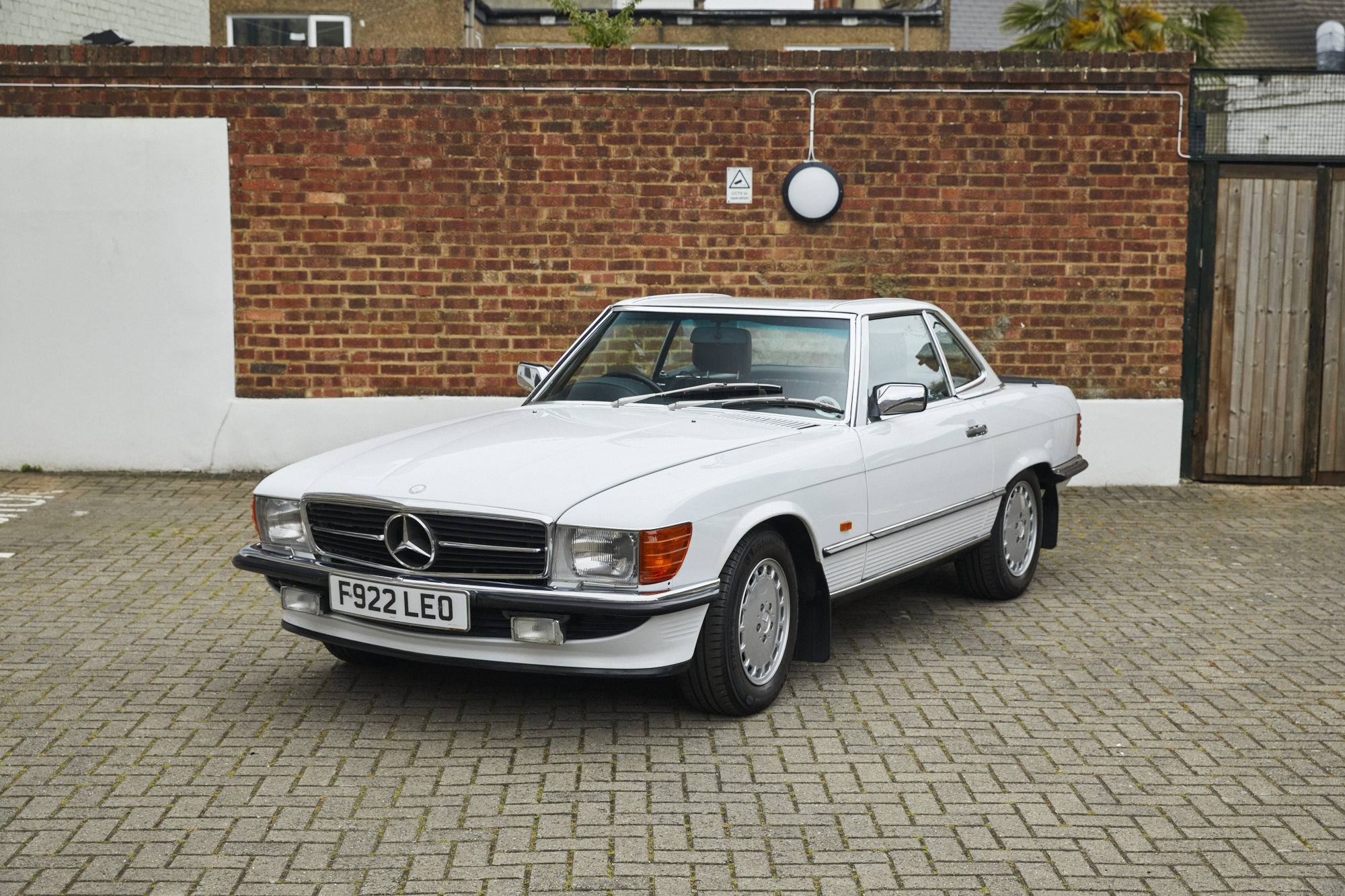 1989 MERCEDES-BENZ (R107) 420 SL