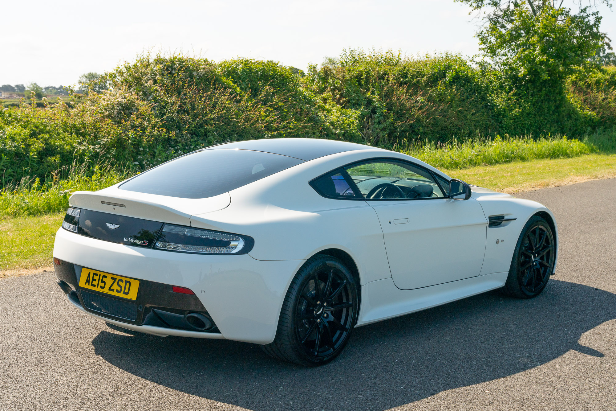 Aston Martin 2015 Vantage V12