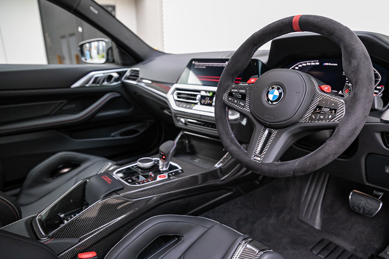 BMW M4 Compétition - TOTAL COVERING GREEN SATIN avec intérieurs de