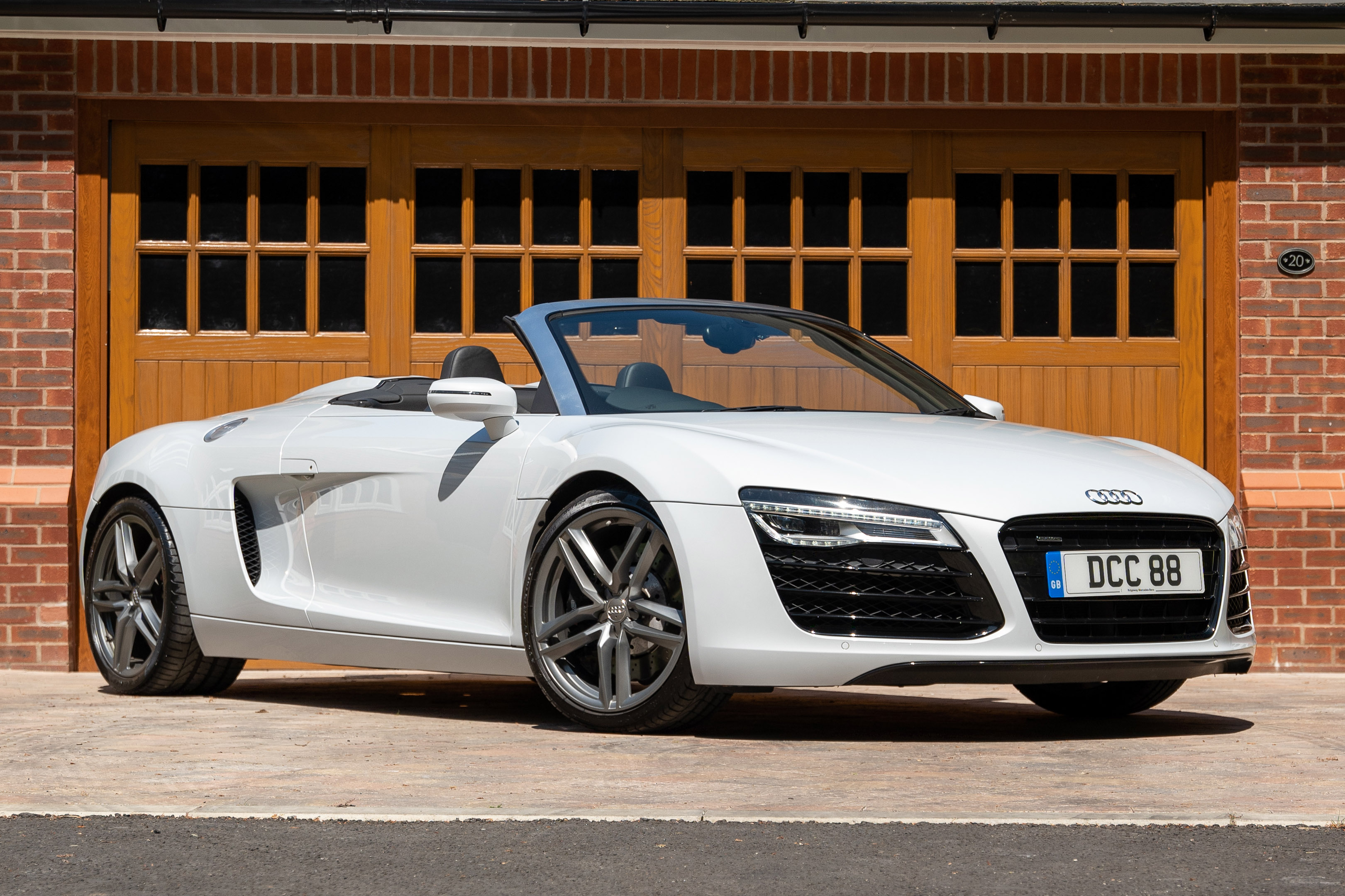 2013 AUDI R8 V8 SPYDER