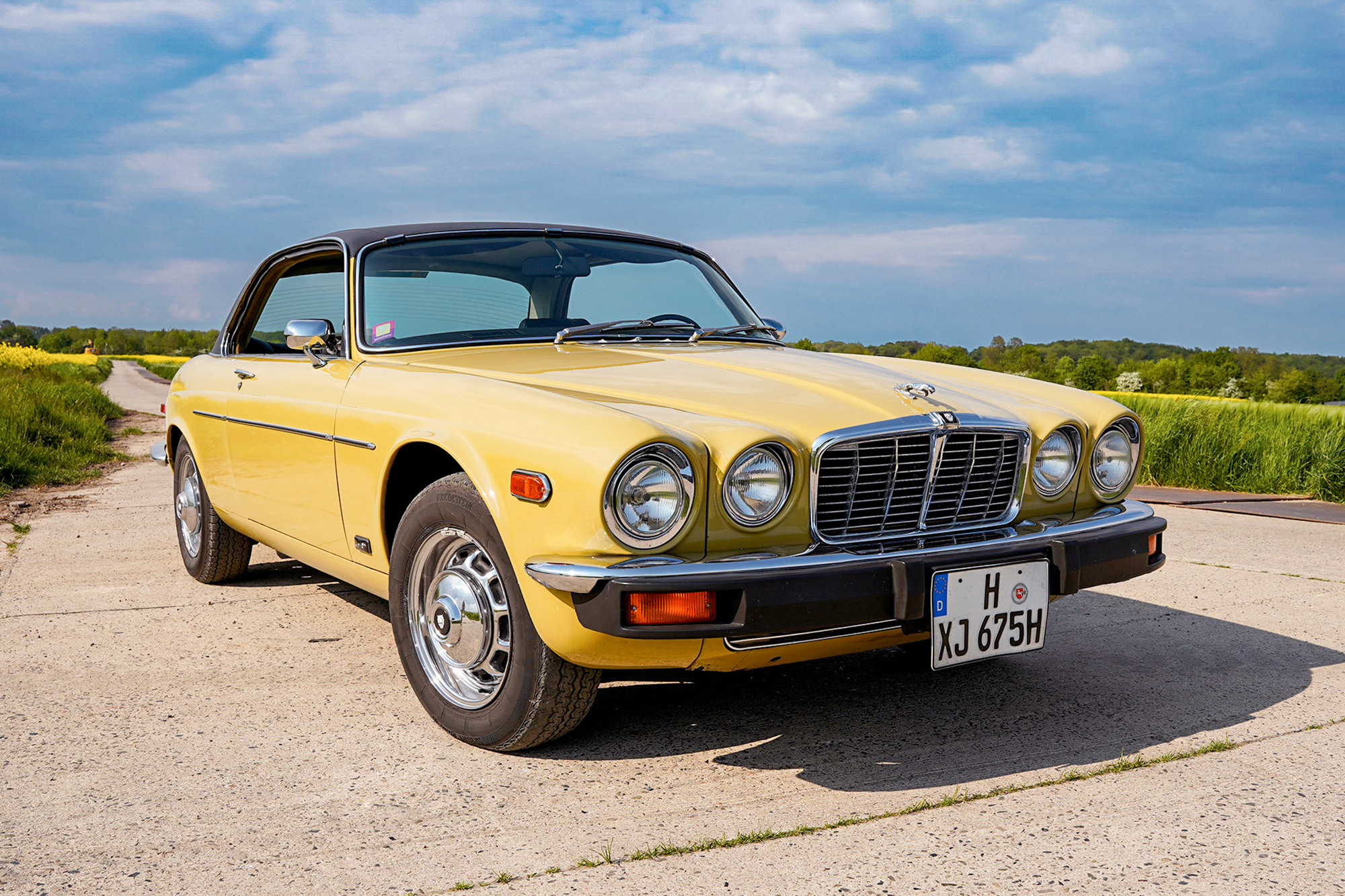 1975 JAGUAR XJ6 COUPE