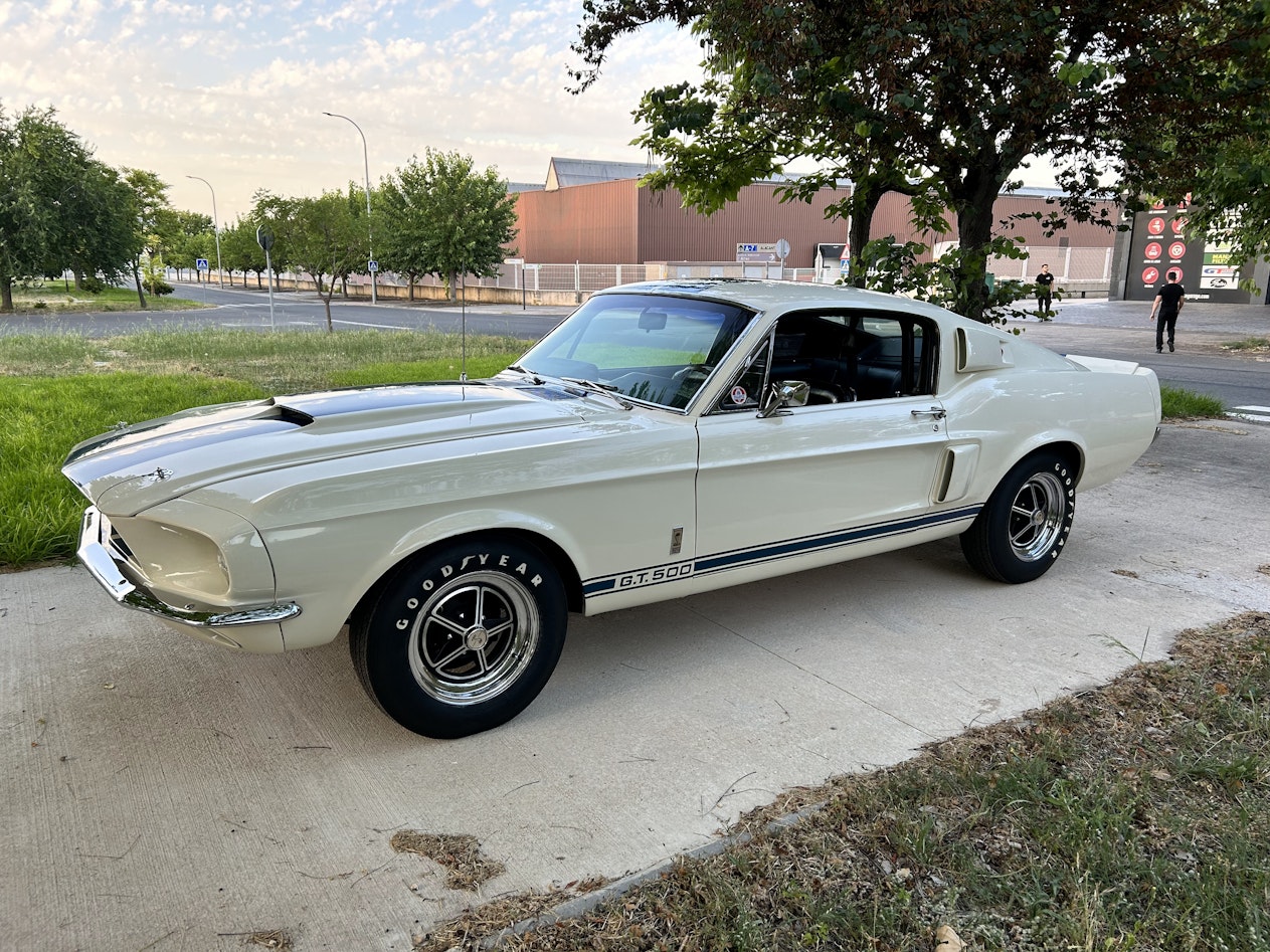 Ford Mustang Shelby GT500 del 2023 bianca