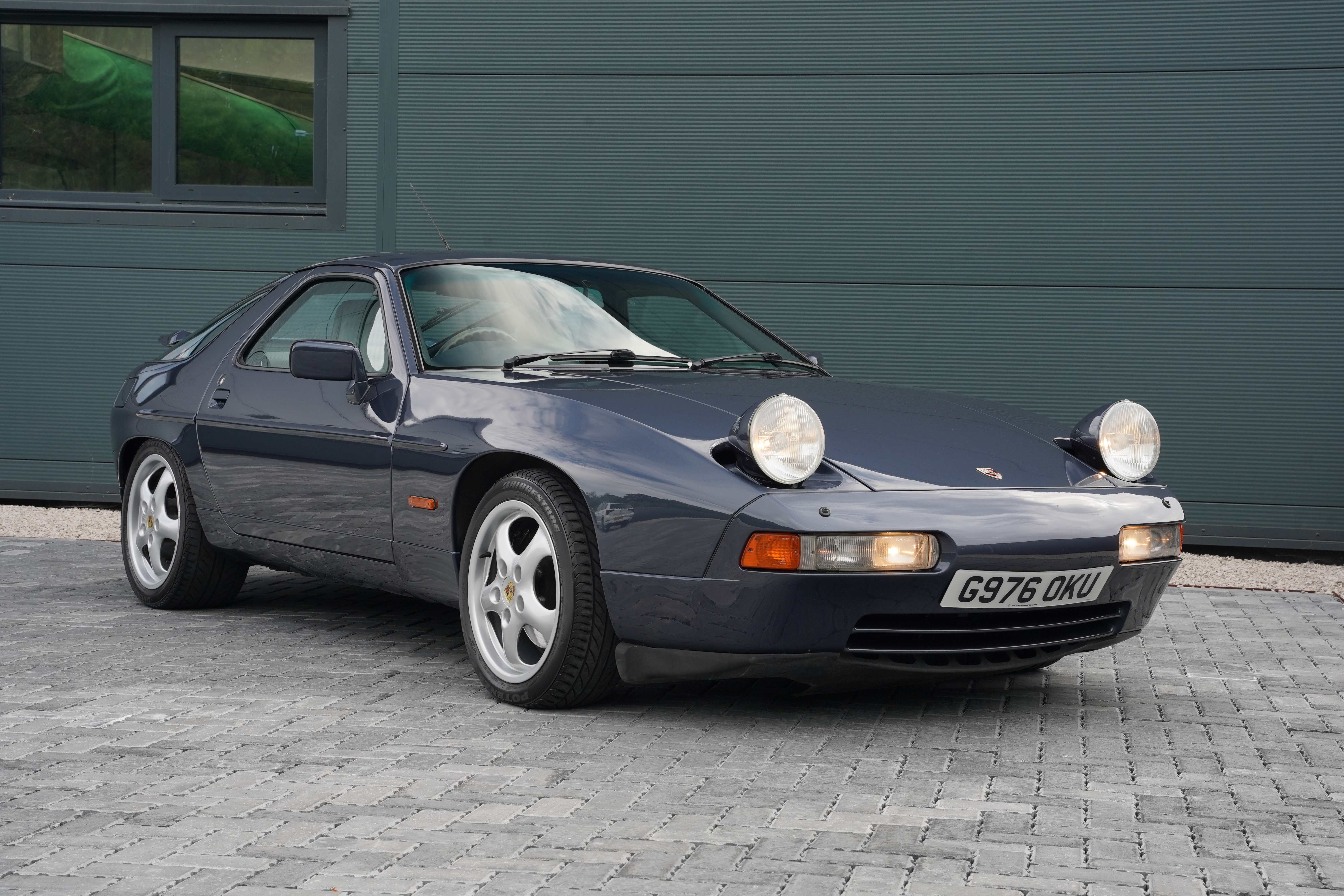 1989 PORSCHE 928 S4