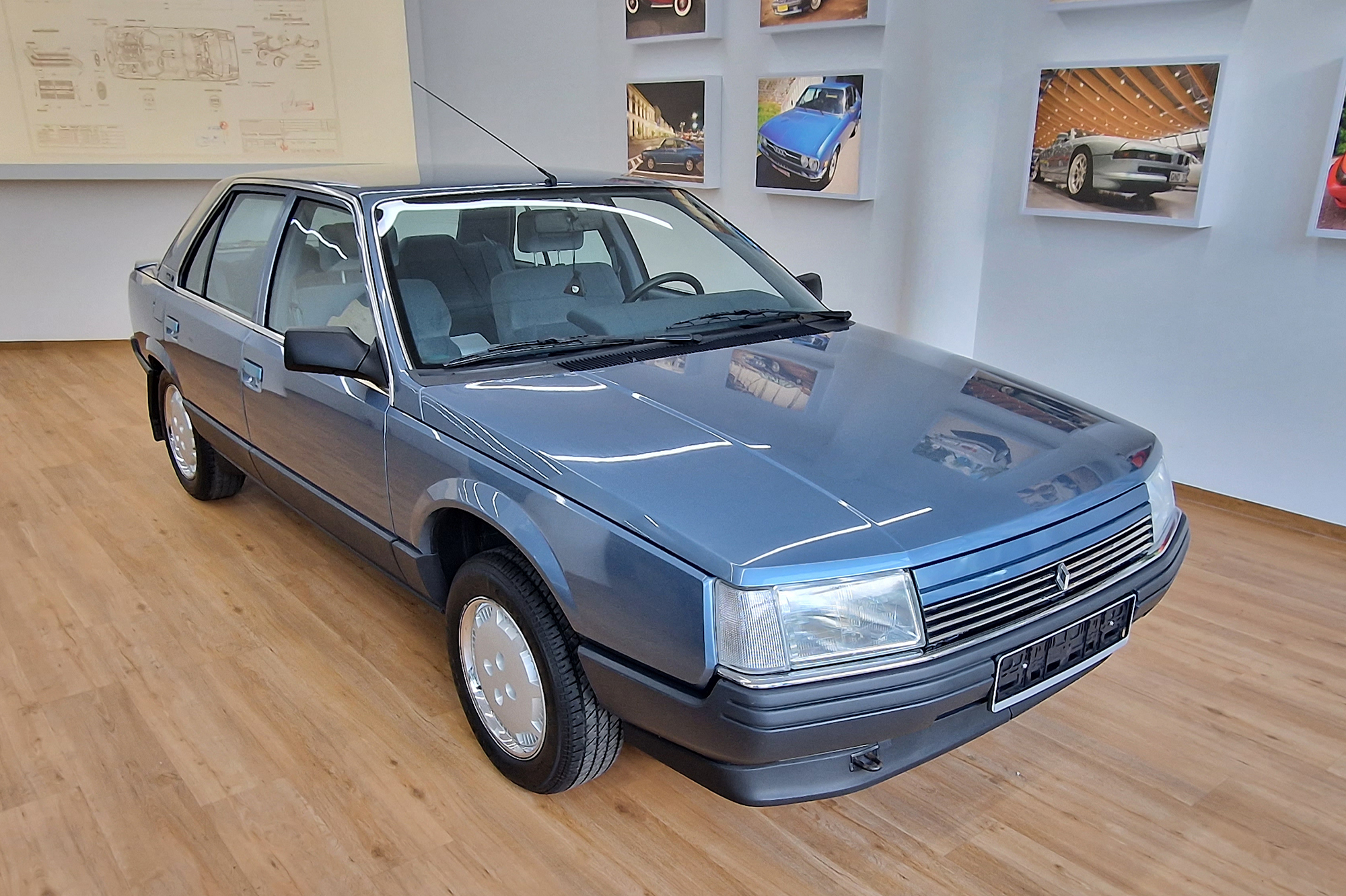 1986 RENAULT 25 2.1 TD – 6,129 KM for sale by auction in Warsaw