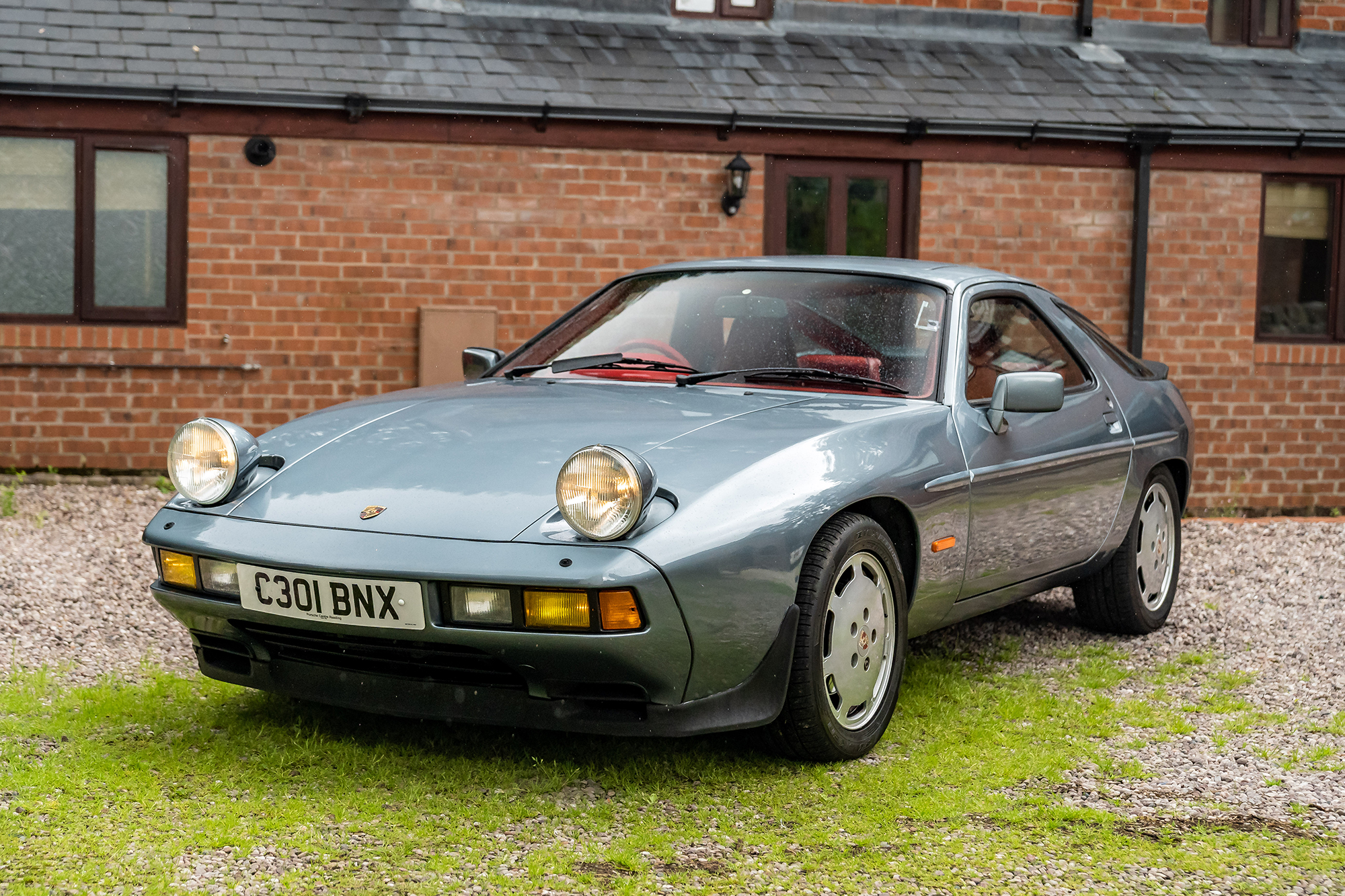 1985 PORSCHE 928 S