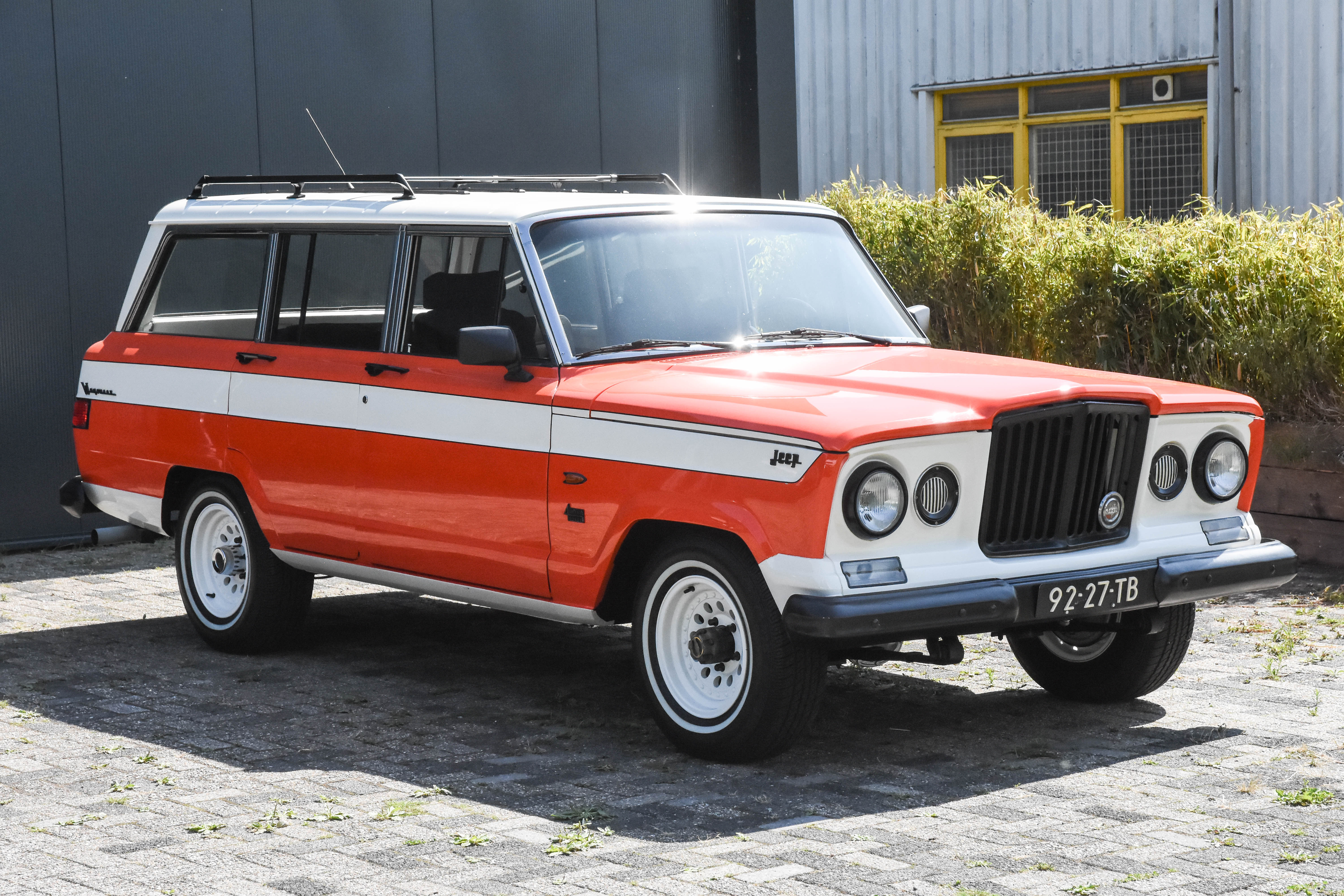 1965 JEEP KAISER WAGONEER