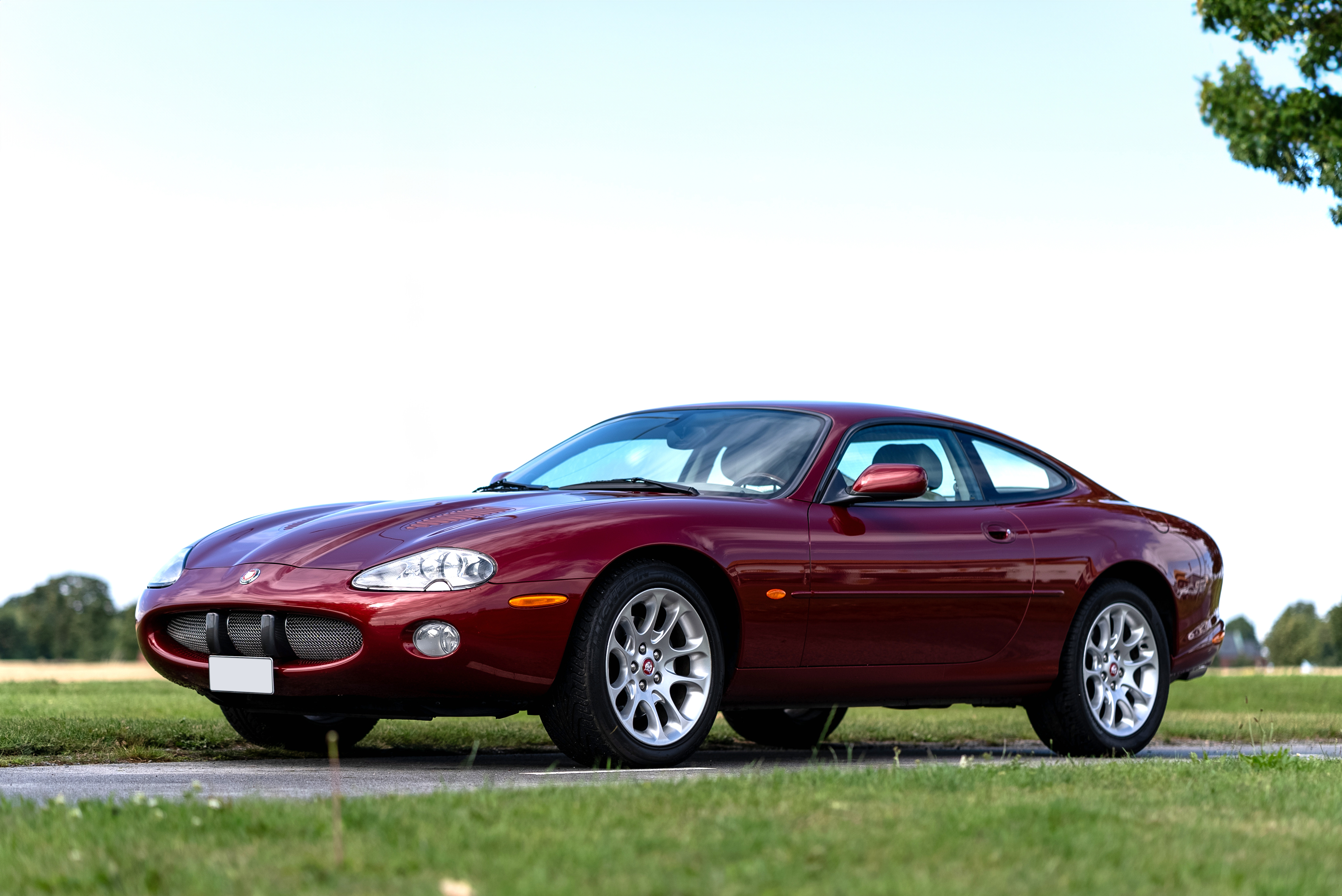 2001 JAGUAR XKR 4.2 COUPE - 33,644 KM