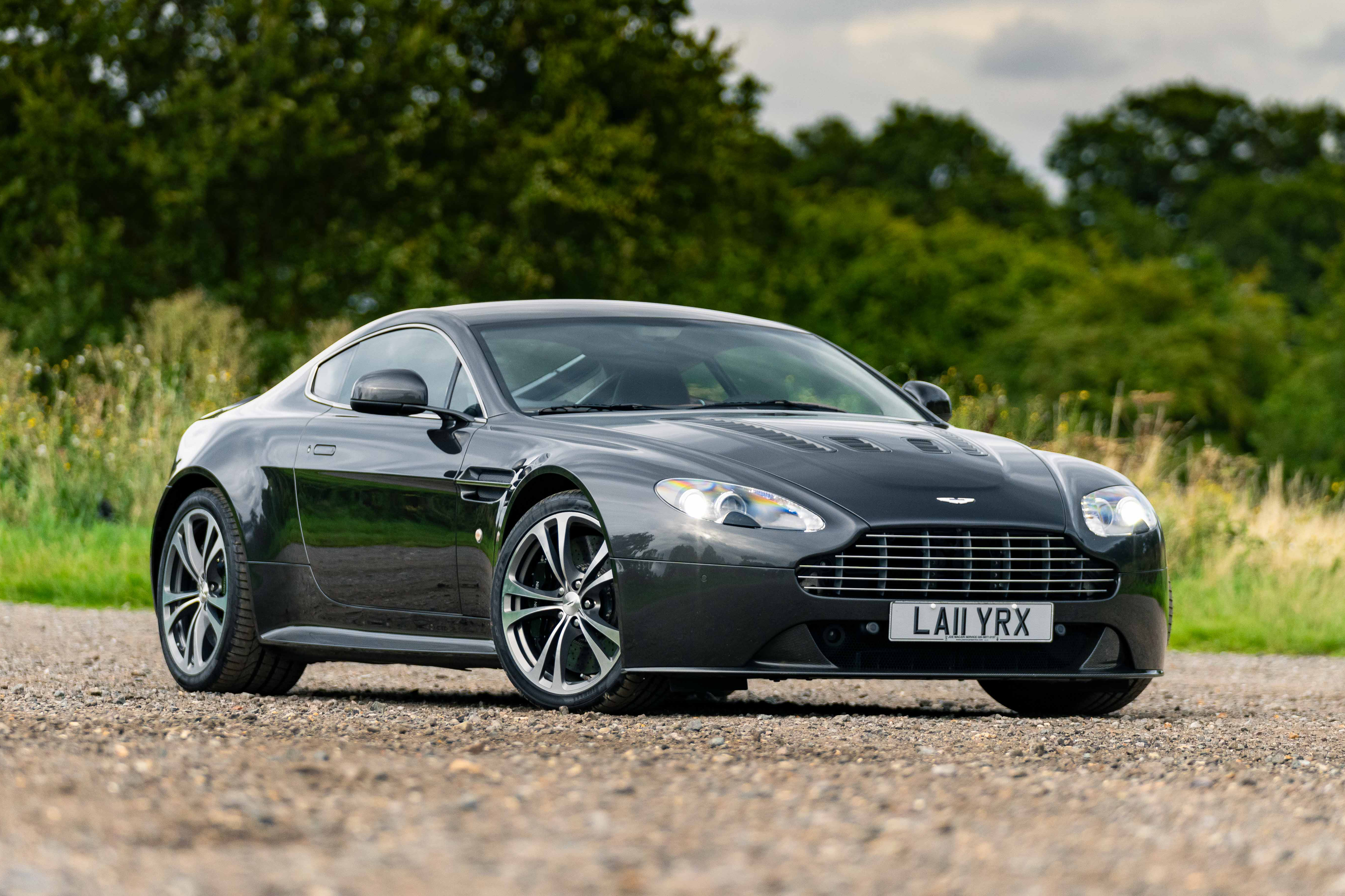 2011 ASTON MARTIN V12 VANTAGE - MANUAL - LHD