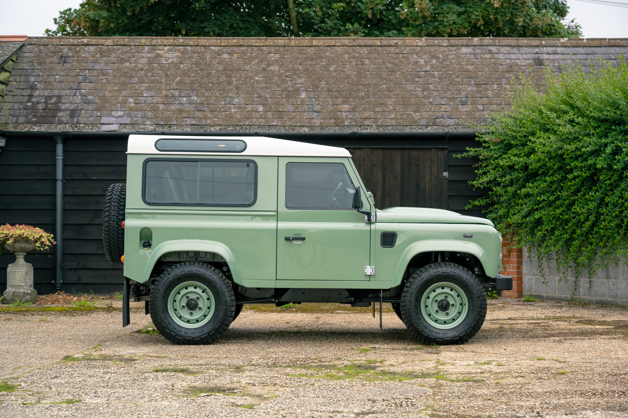 2016 LAND ROVER DEFENDER 90 HERITAGE - 13 MILES for sale by auction in ...