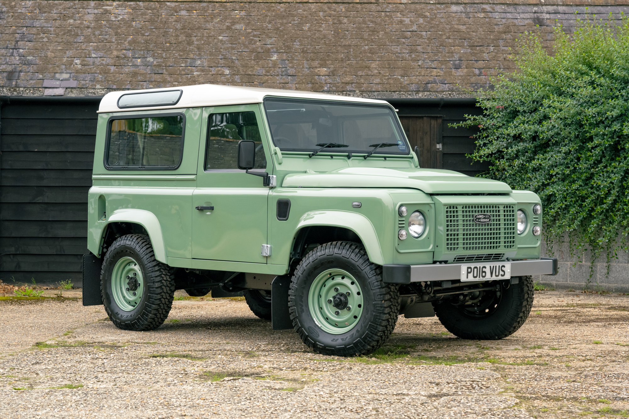 2016 LAND ROVER DEFENDER 90 HERITAGE - 13 MILES