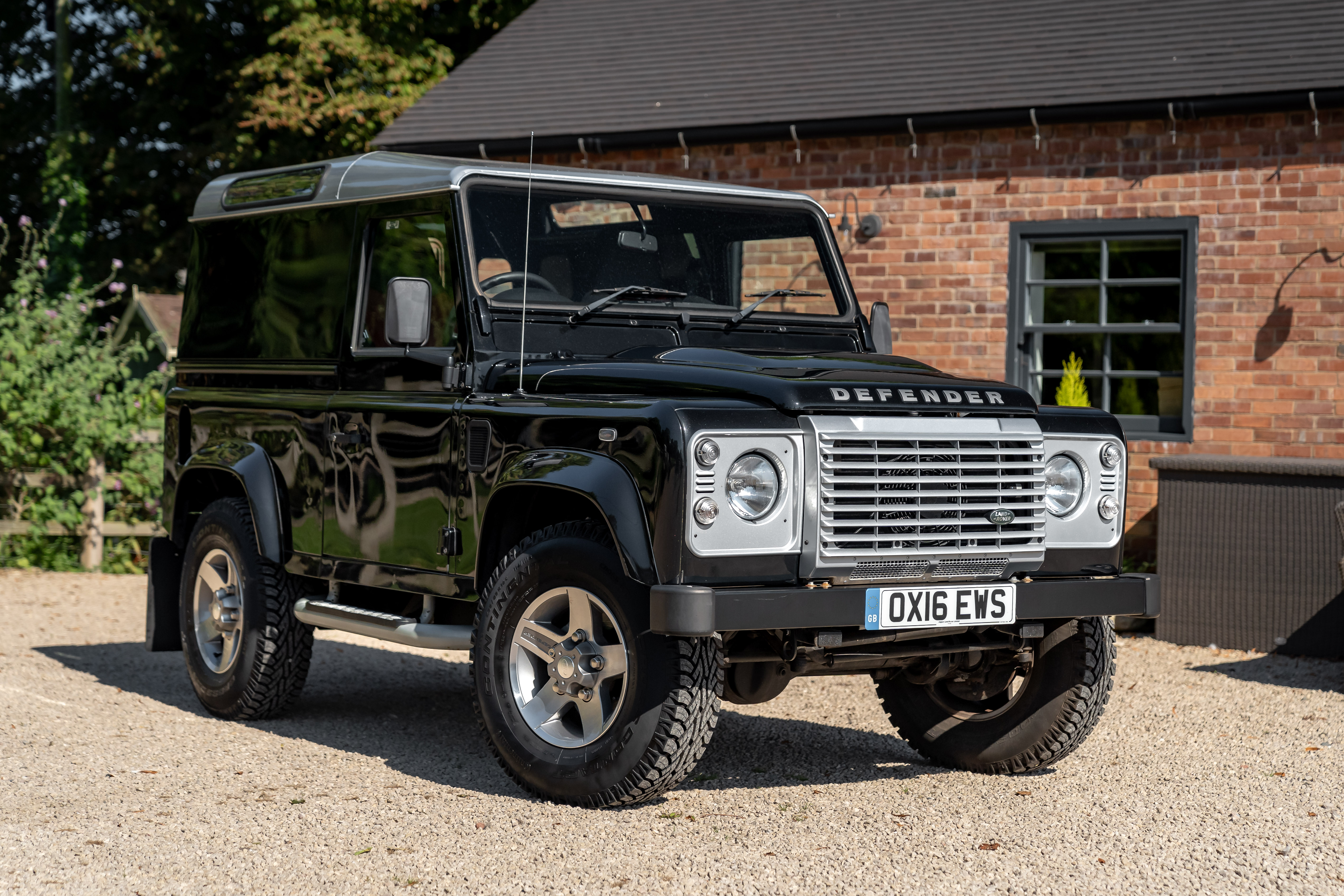 2016 LAND ROVER DEFENDER 90 XS HARD TOP - 817 MILES