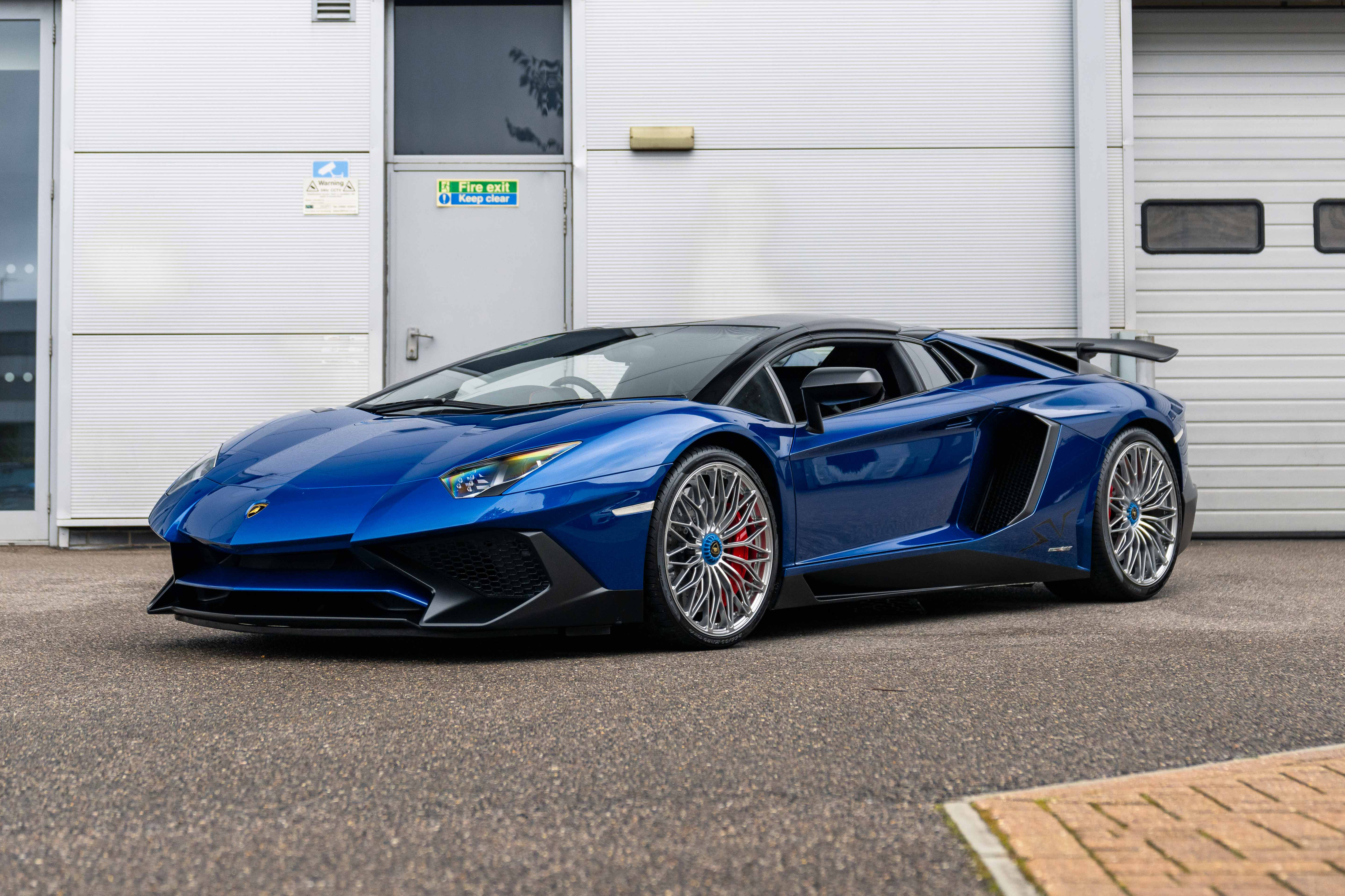 2016 LAMBORGHINI AVENTADOR LP750-4 SV ROADSTER