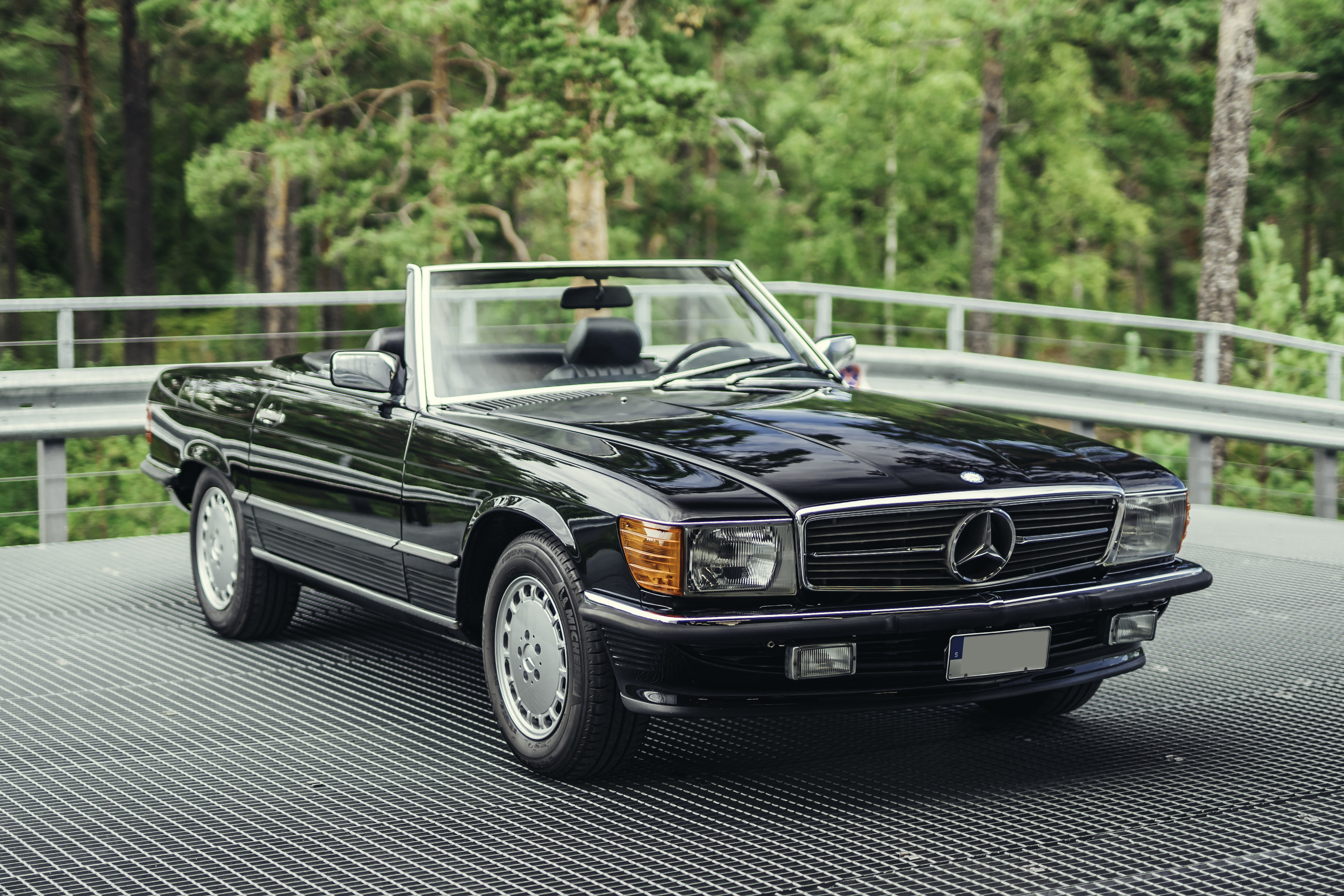 1988 MERCEDES-BENZ (R107) 560 SL