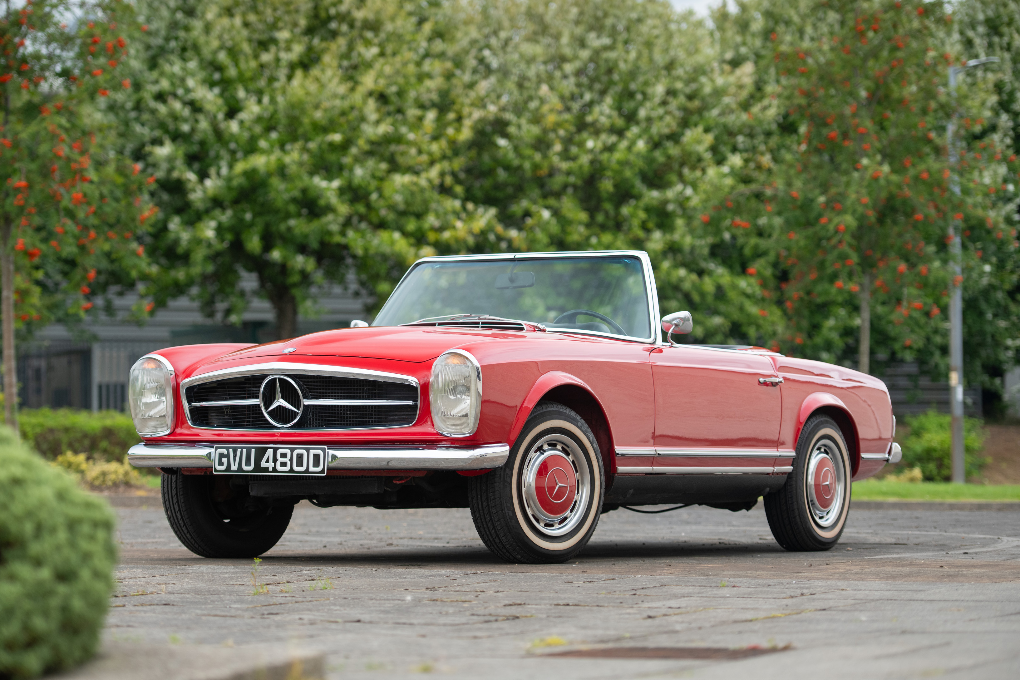 1966 MERCEDES-BENZ 230 SL PAGODA