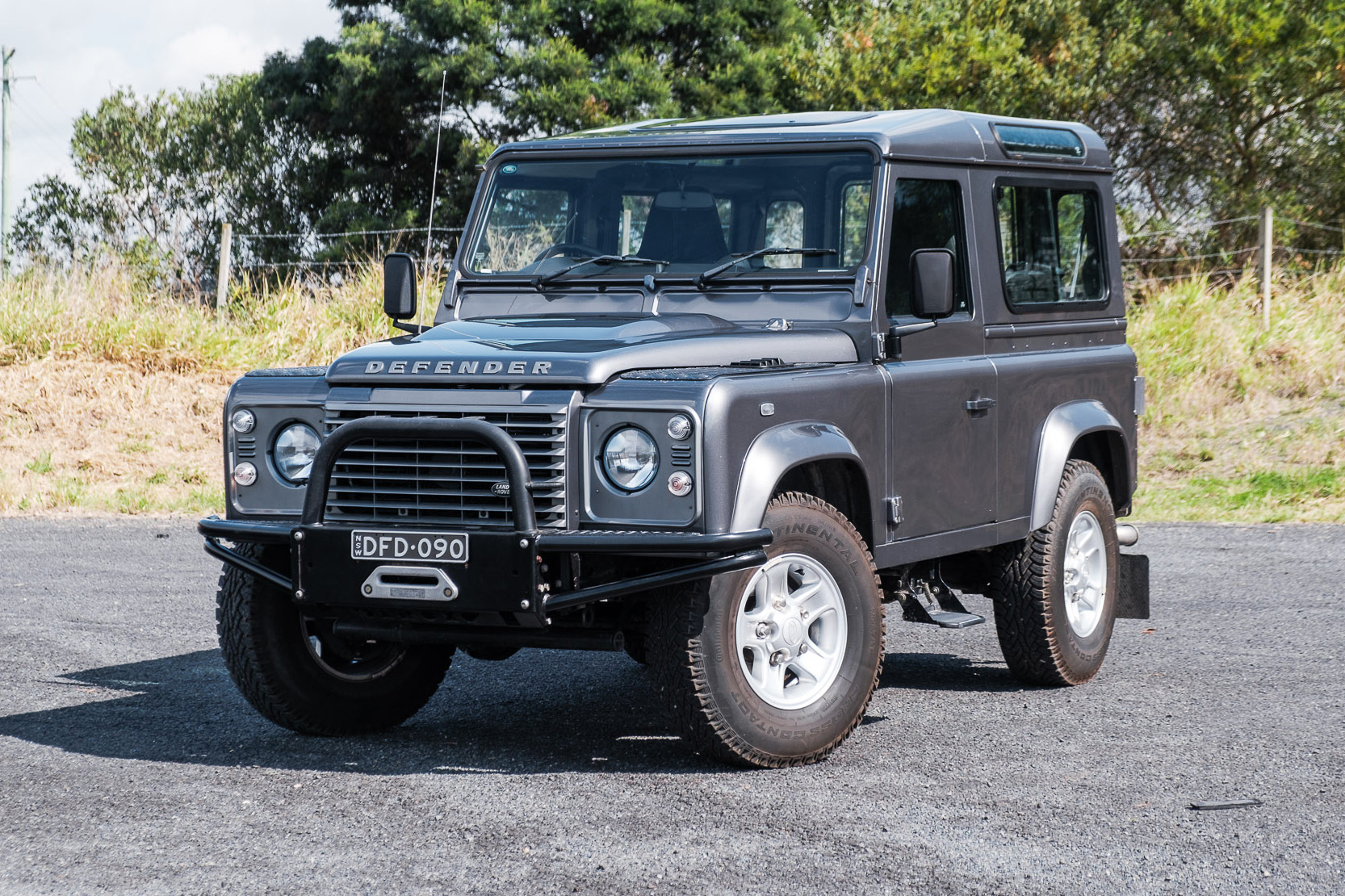 2015 LAND ROVER DEFENDER 90 STATION WAGON - 13,263 KM