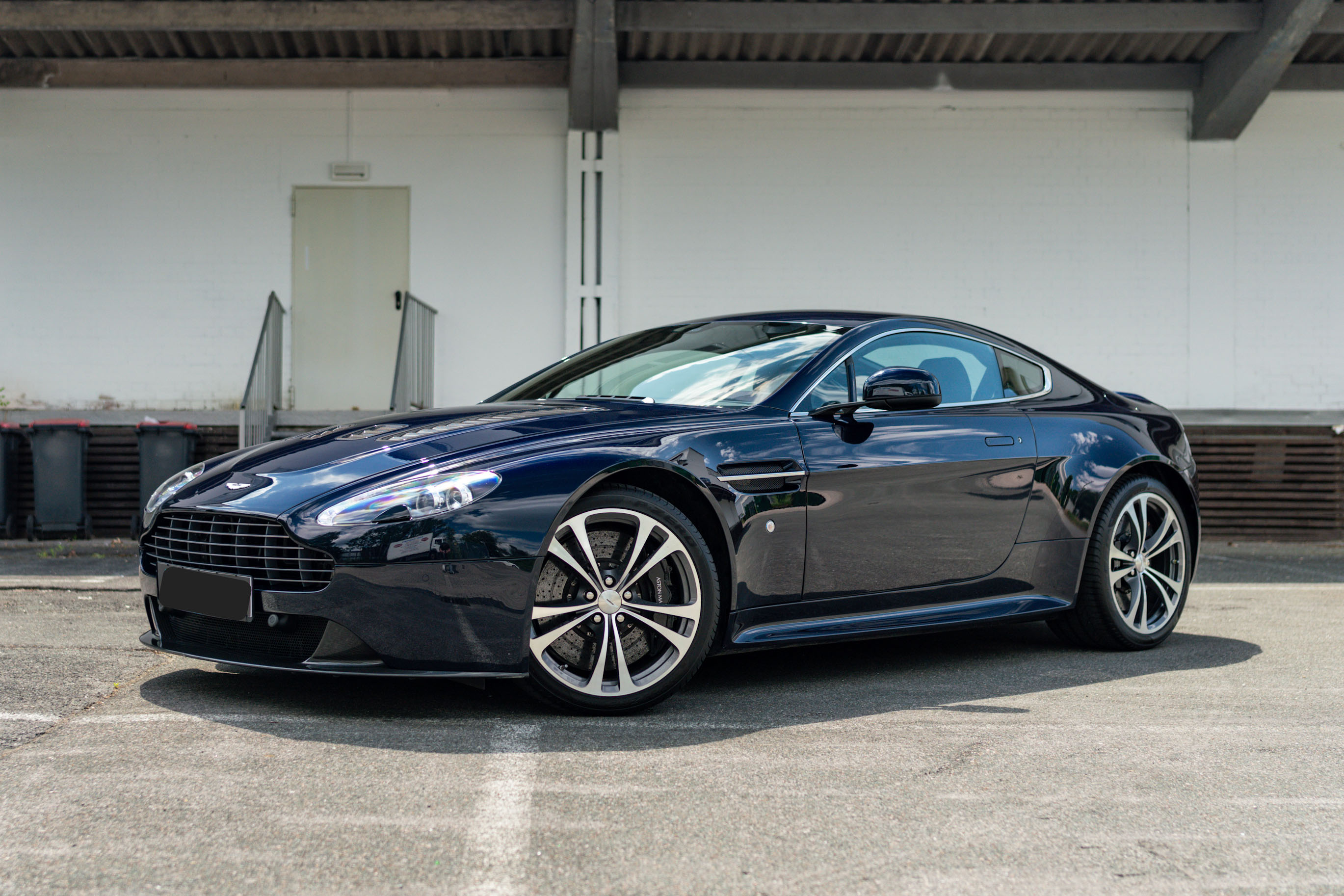 2012 ASTON MARTIN V12 VANTAGE - MANUAL - VAT Q