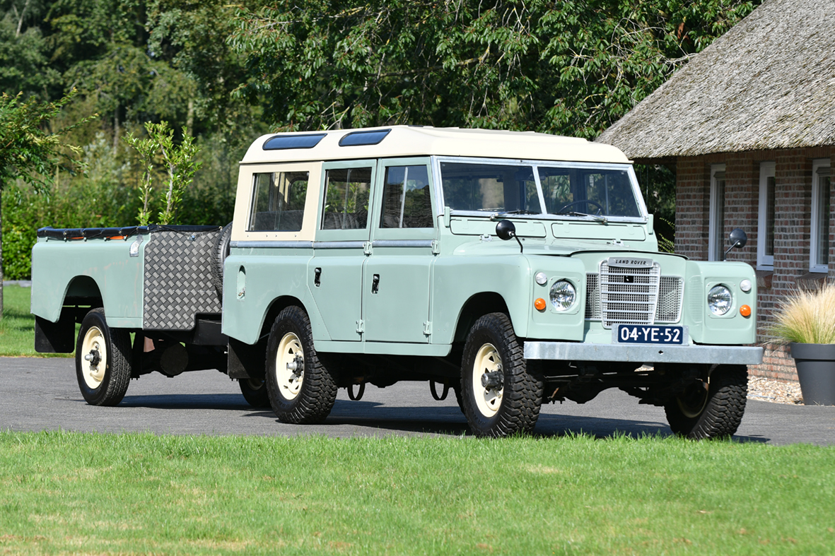 1977 LAND ROVER SANTANA SERIES III 109” + TRAILER