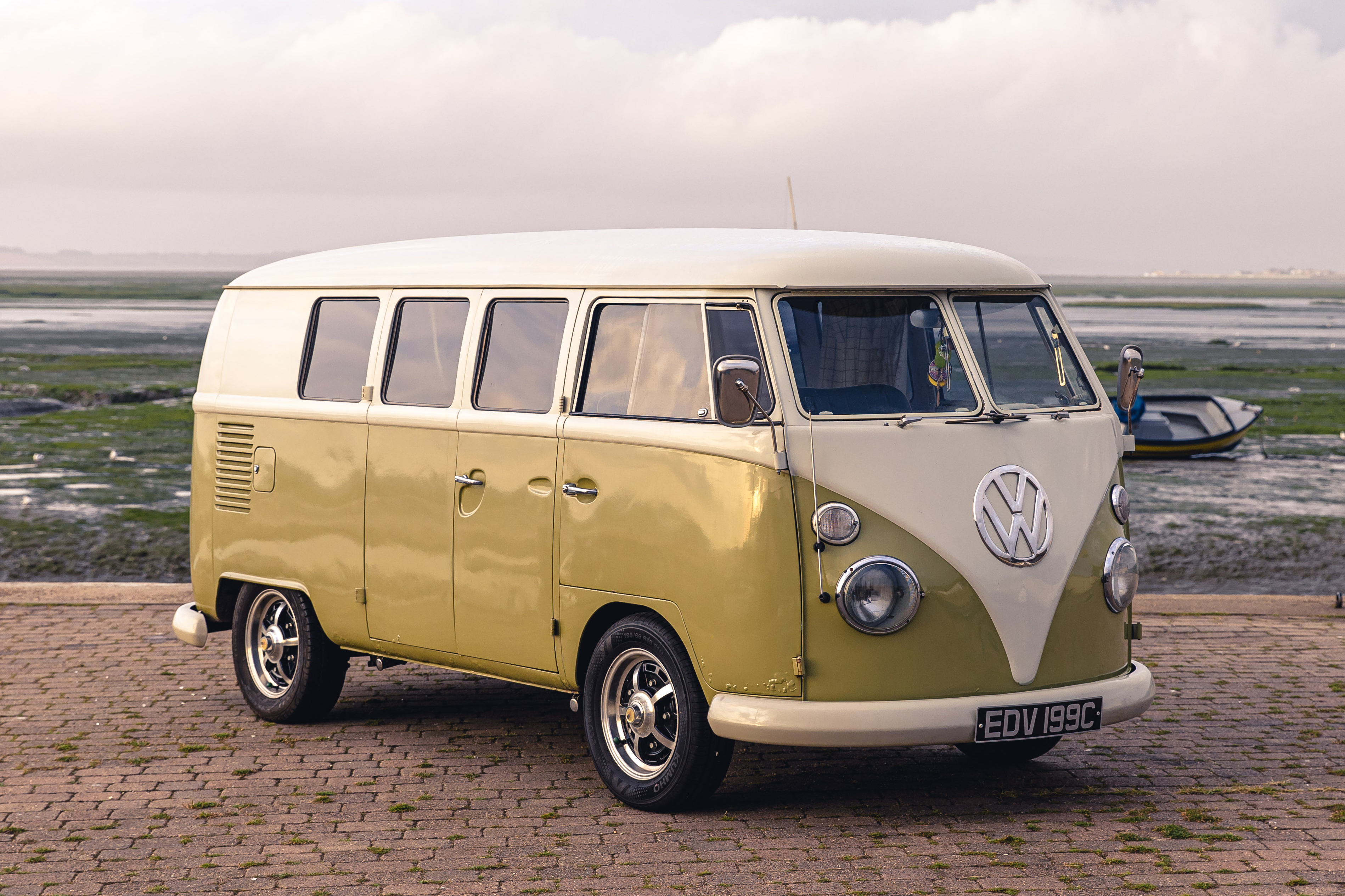 1965 VOLKSWAGEN TYPE 2 (T1) SPLITSCREEN CAMPERVAN