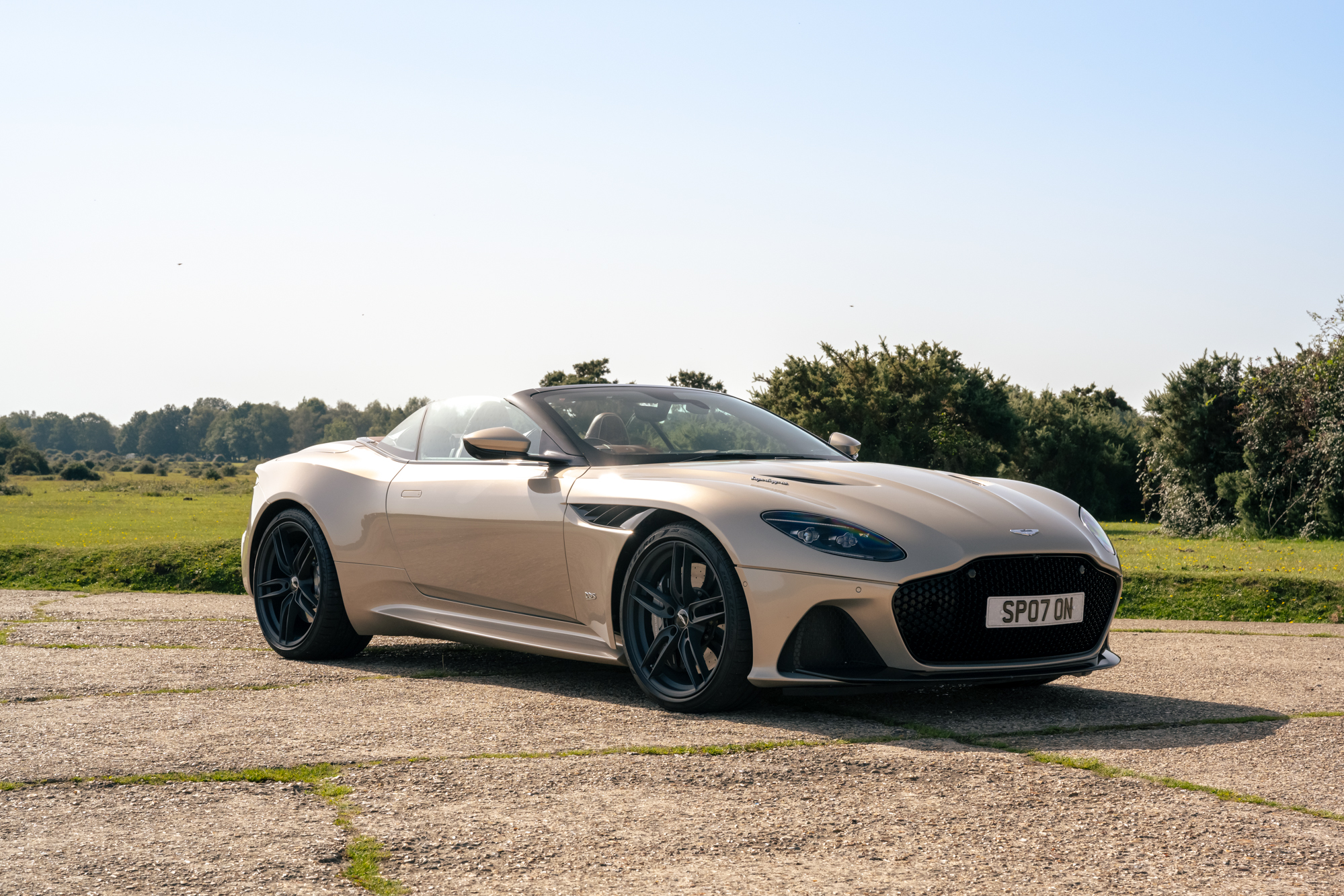 2019 ASTON MARTIN DBS SUPERLEGGERA VOLANTE