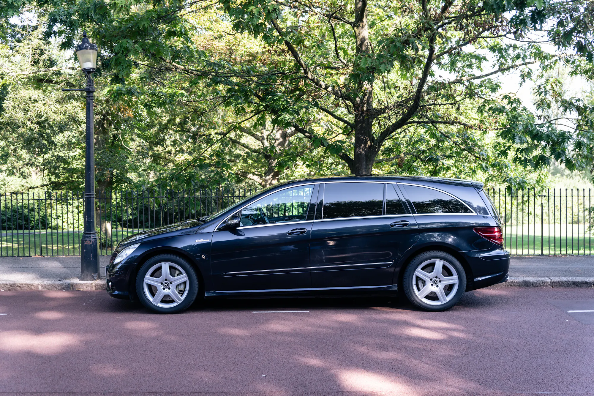 Mercedes R63 Vs R63 2006 Mercedes-Benz R63 AMG for sale by auction in London, United Kingdom