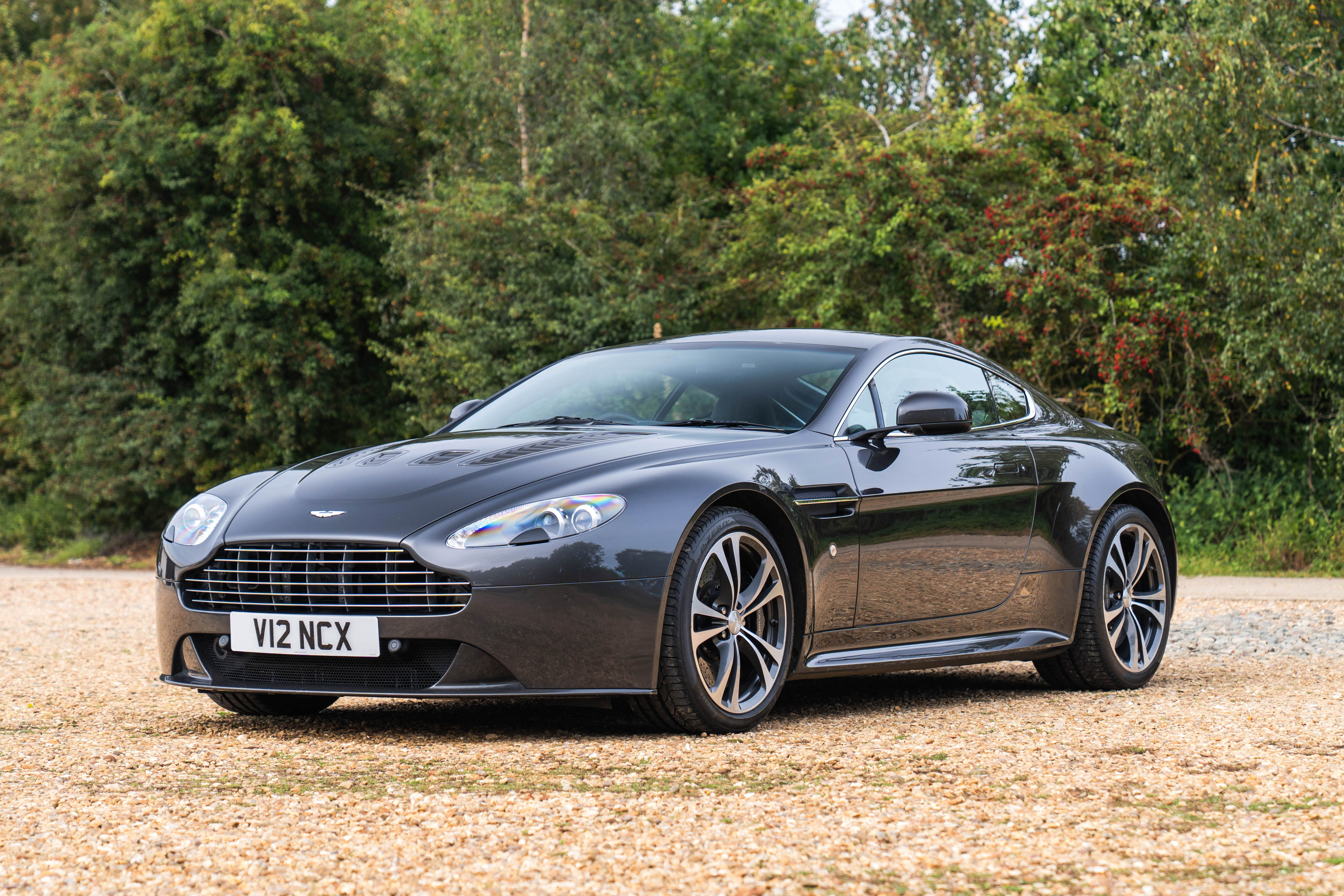 2009 ASTON MARTIN V12 VANTAGE - MANUAL